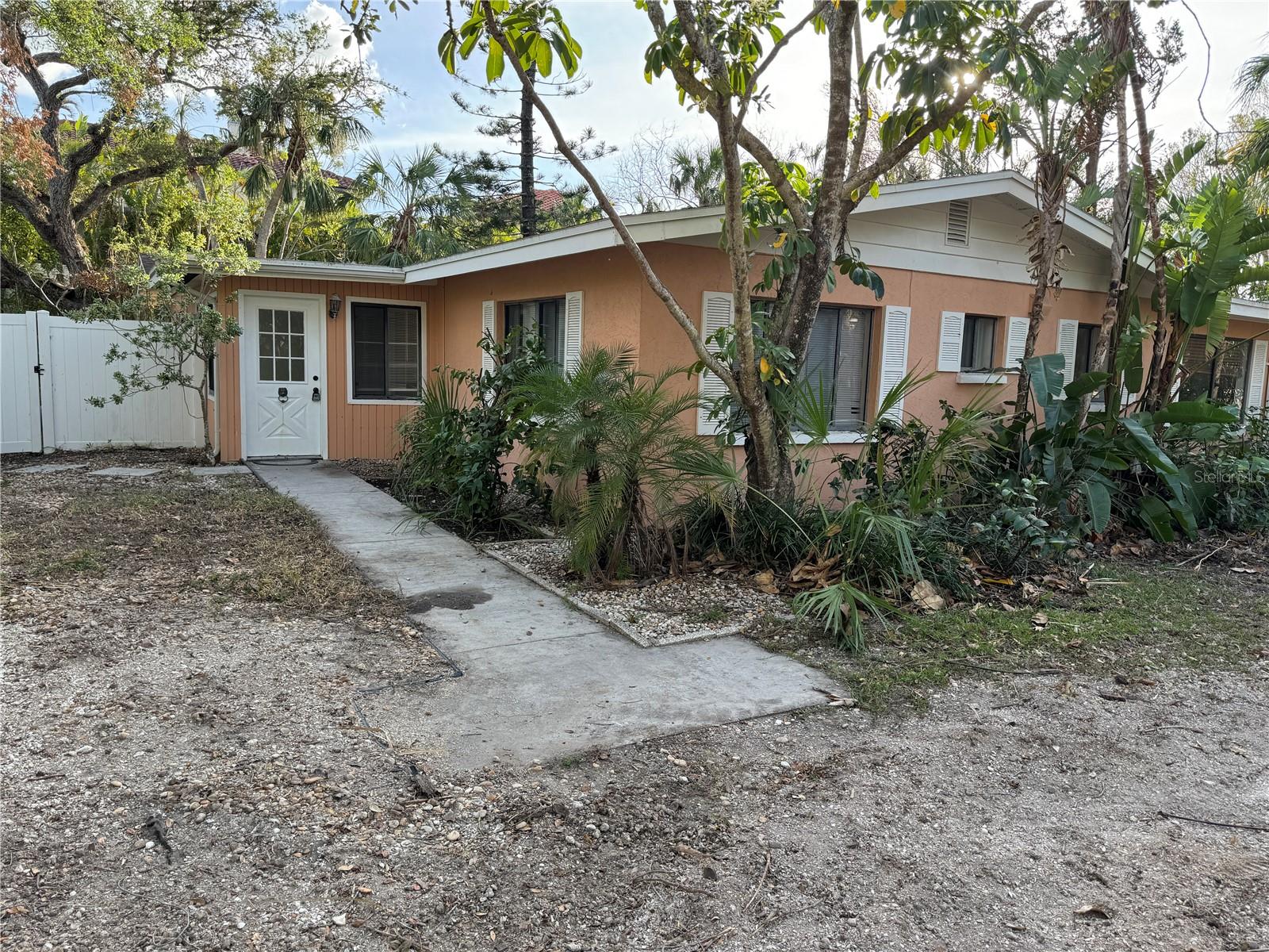 Homes for sale in Sarasota, FL | 144 Garden Ln, Sarasota, FL 34242 | MLS# A4693616