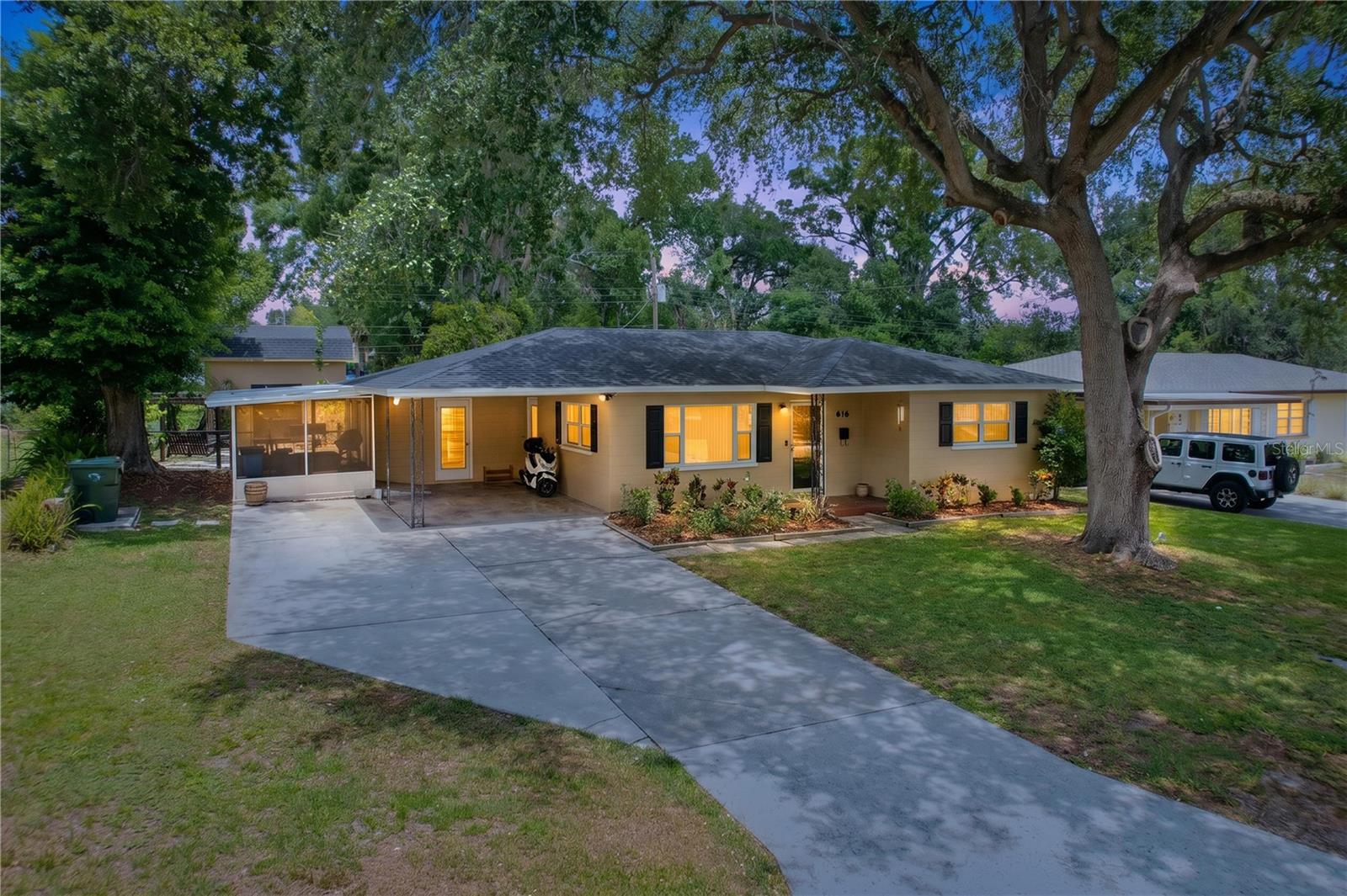 Homes for sale in Lakeland, FL | 616 Oriole Dr, Lakeland, FL 33803 | MLS# TB8509595