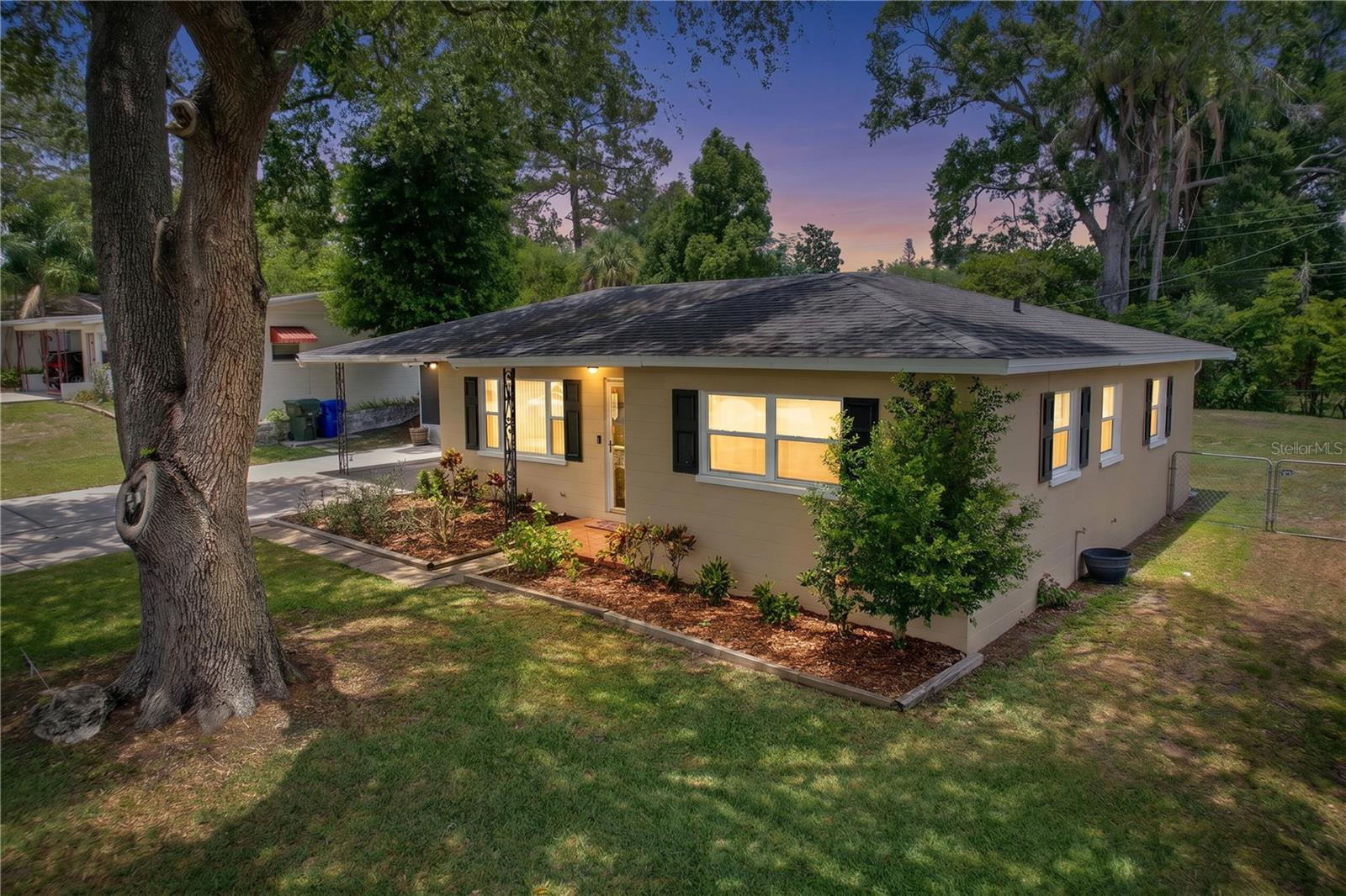 Homes for sale in Lakeland, FL | 616 Oriole Dr, Lakeland, FL 33803 | MLS# TB8509595