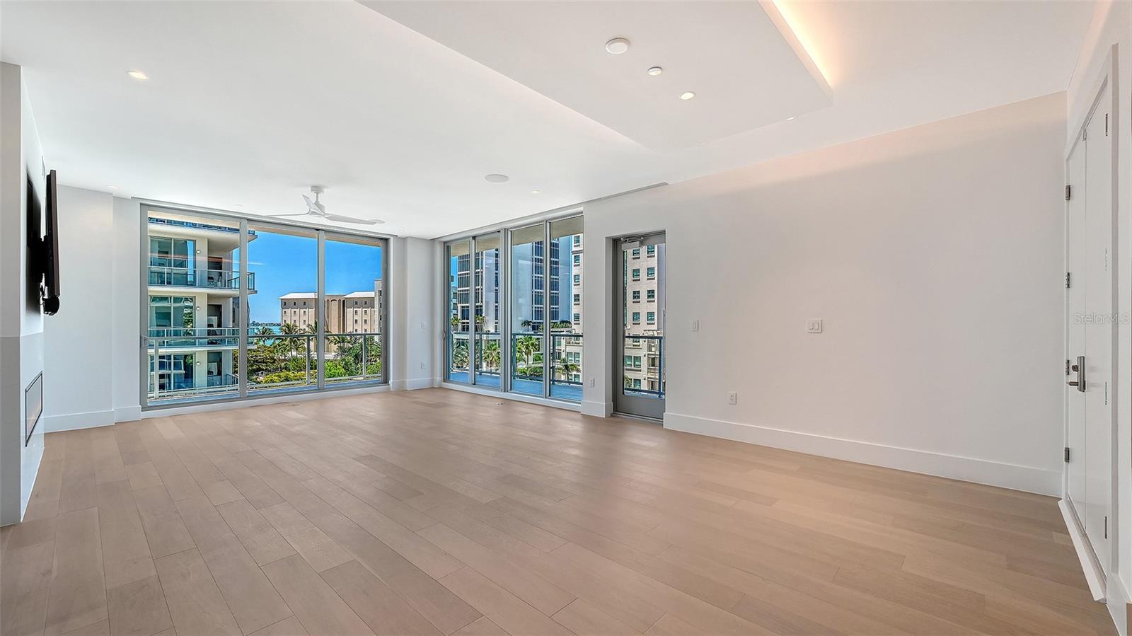 4th image of 253 Golden Gate Pt #401, Sarasota, FL 34236 | MLS# A4694319