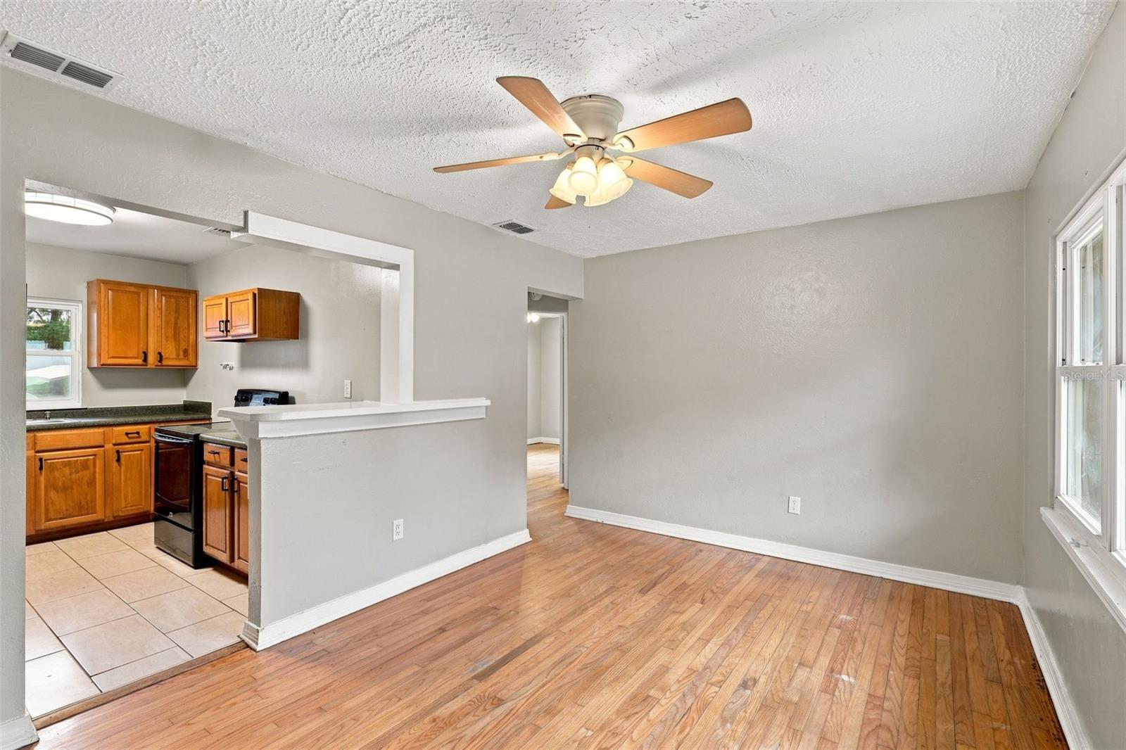 4th image of 320 W Graves Ave, Orange City, FL 32763 | MLS# V4949205