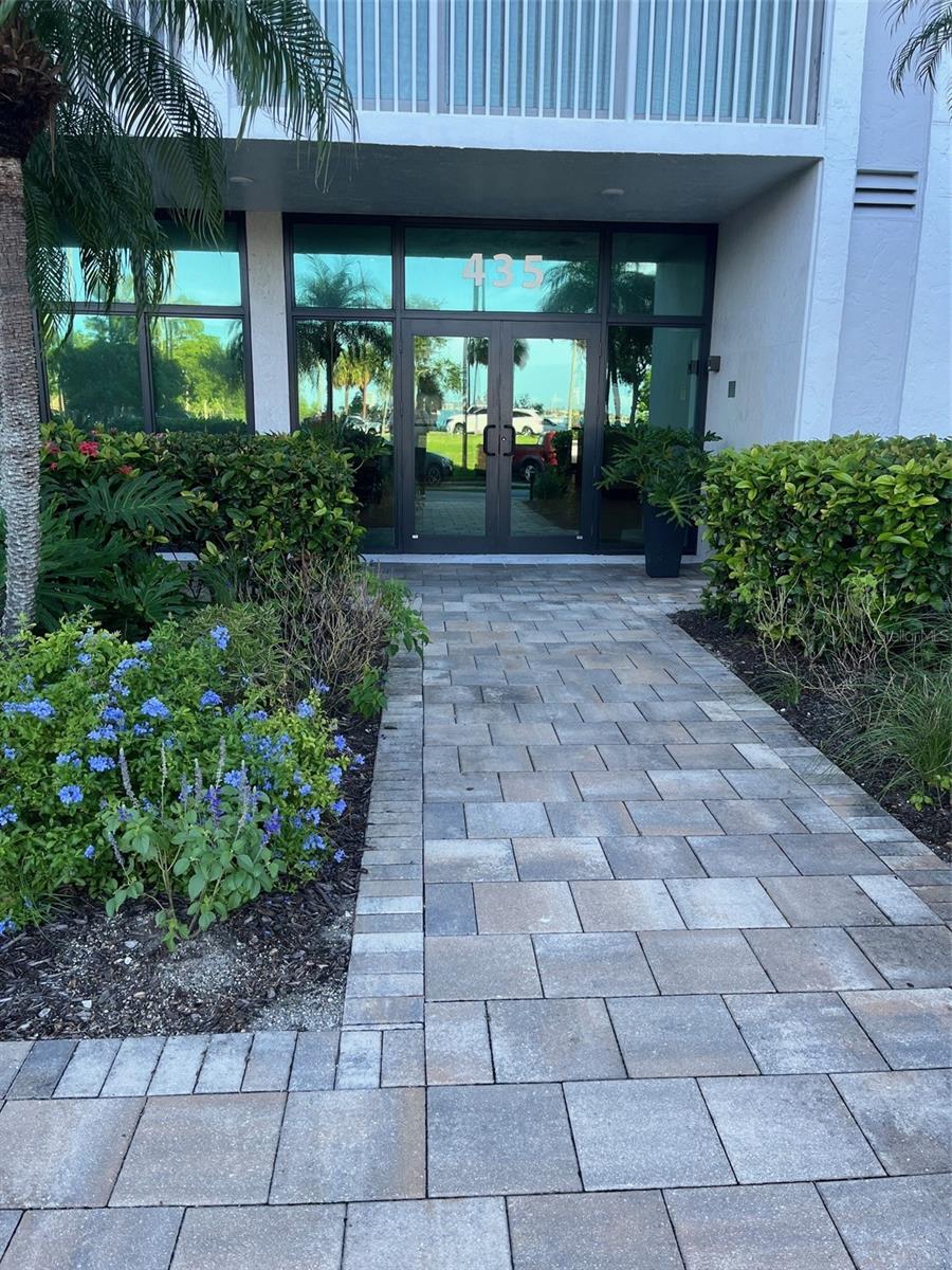 3rd image of 435 S Gulfstream Ave #206, Sarasota, FL 34236 | MLS# A4694462