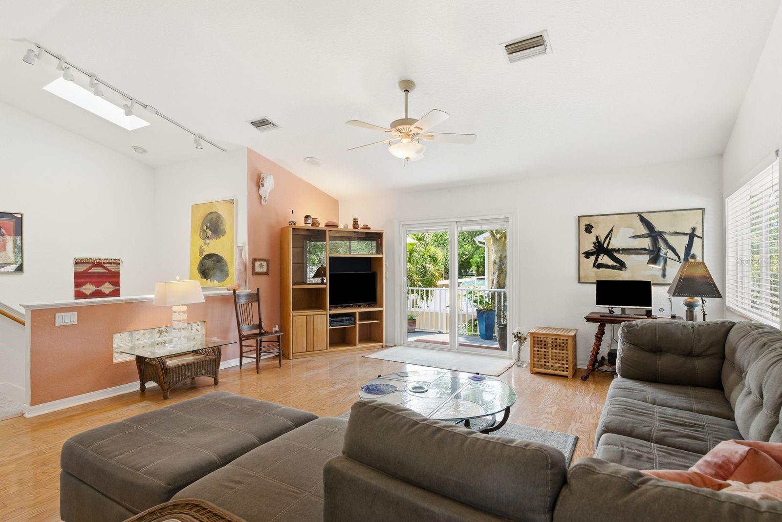 3rd image of 755 San Christopher Dr, Dunedin, FL 34698 | MLS# TB8511556