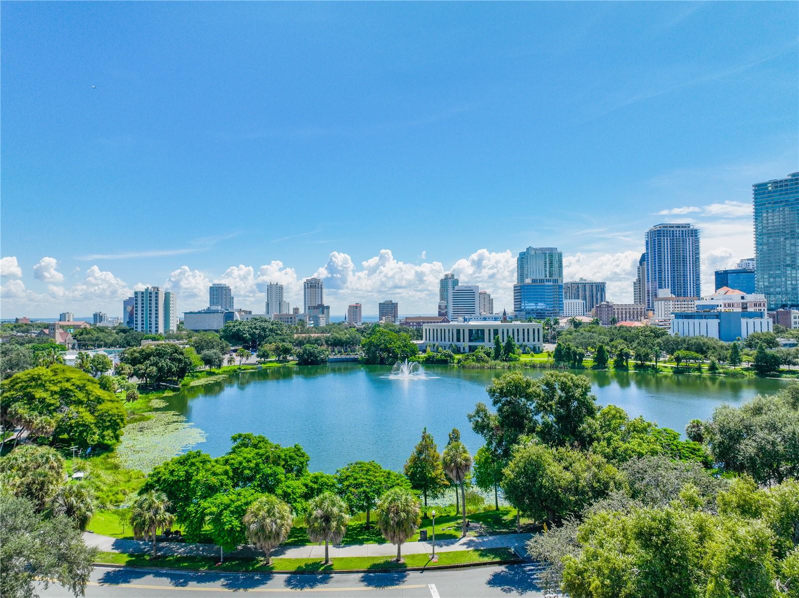 Listing Photo 2 - Condo for sale in building located at 749 Burlington Ave, Saint Petersburg, FL 33701 - Unit #600