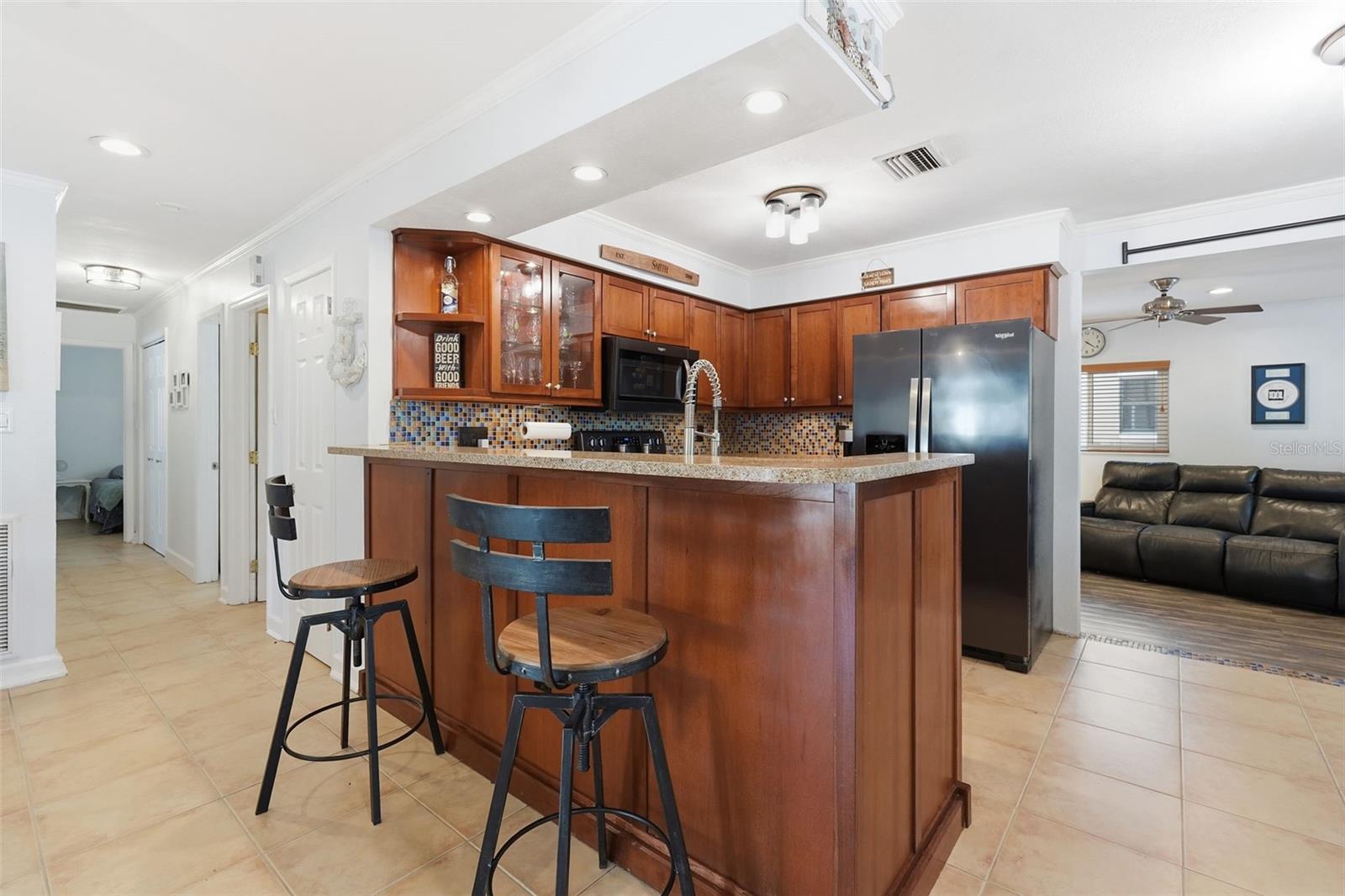 3rd image of 961 Lexington Dr, Dunedin, FL 34698 | MLS# TB8512558