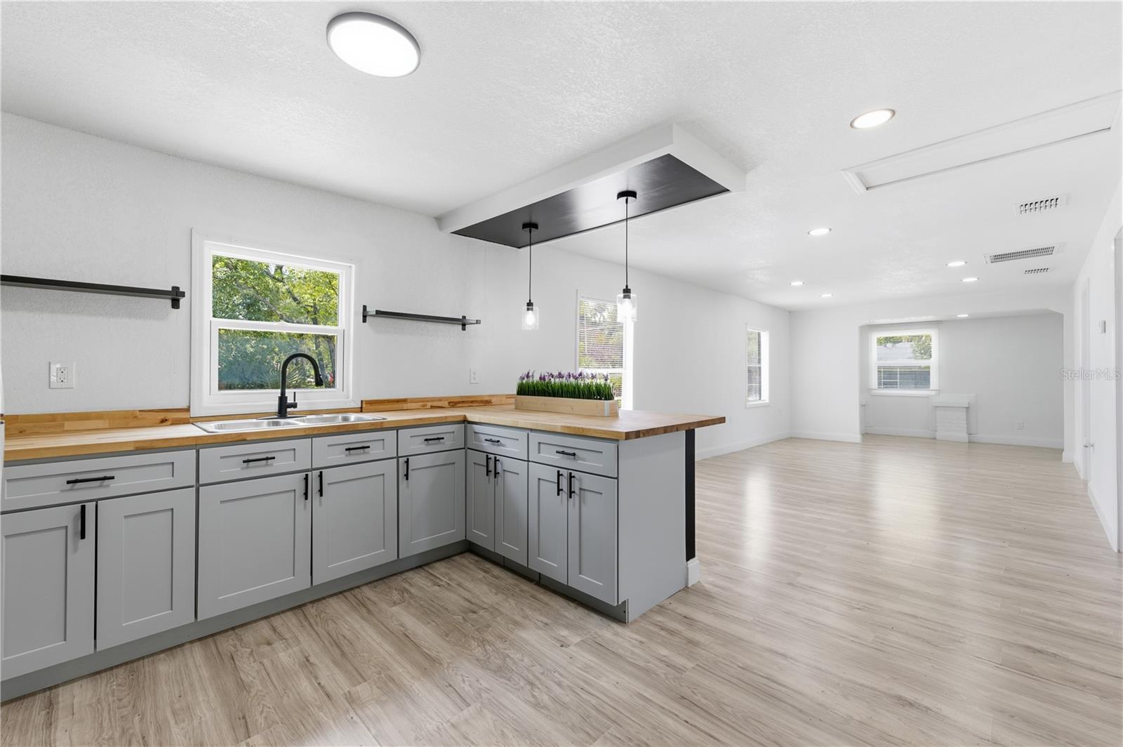 Homes for sale in Sanford, FL | 1104 E 8 Th St, Sanford, FL 32771 | MLS# O6411404
