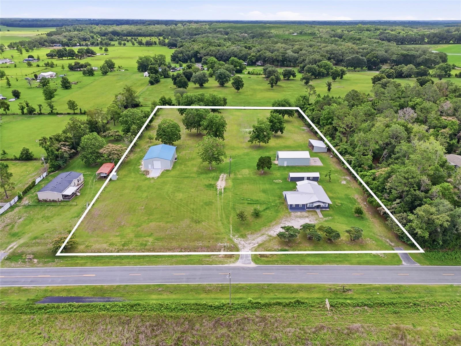 Homes for sale in Fort White, FL | 12471 Sw Tustenuggee Ave, Fort White, FL 32038 | MLS# GC540770