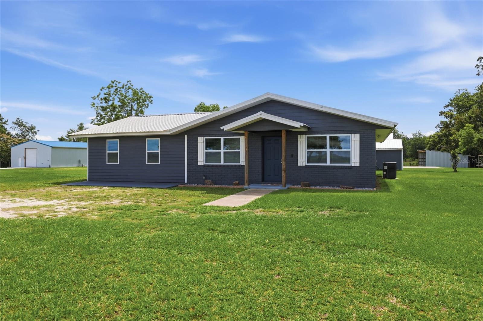 Homes for sale in Fort White, FL | 12471 Sw Tustenuggee Ave, Fort White, FL 32038 | MLS# GC540770