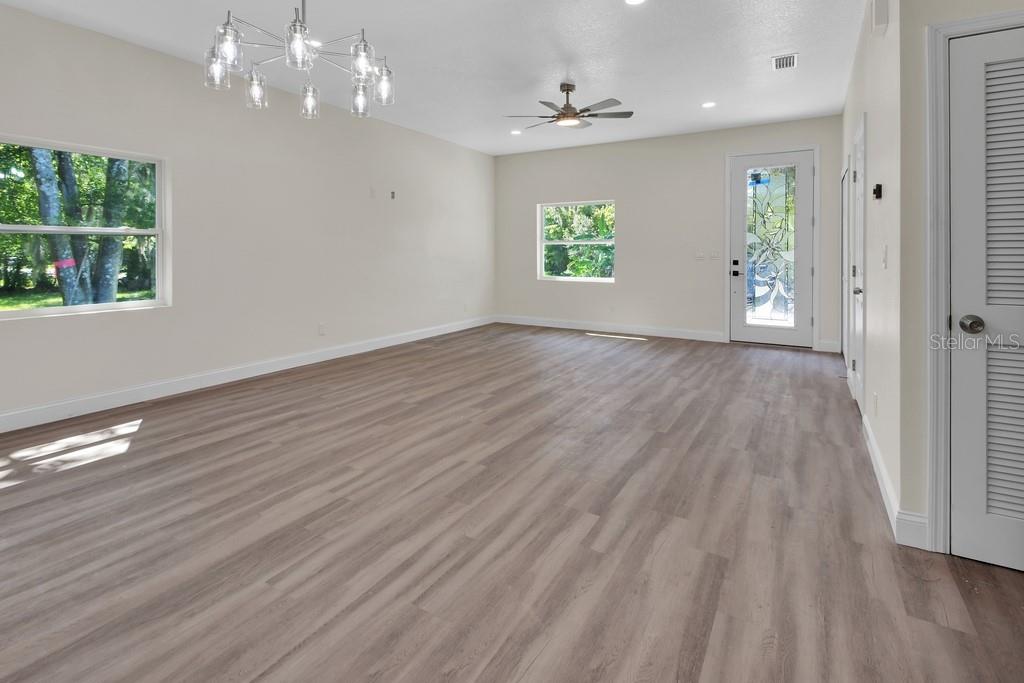 4th image of 556 Wallace St, Daytona Beach, FL 32114 | MLS# V4949505