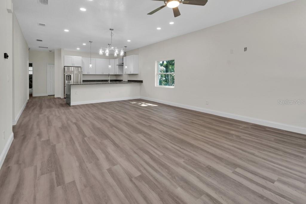 3rd image of 556 Wallace St, Daytona Beach, FL 32114 | MLS# V4949505