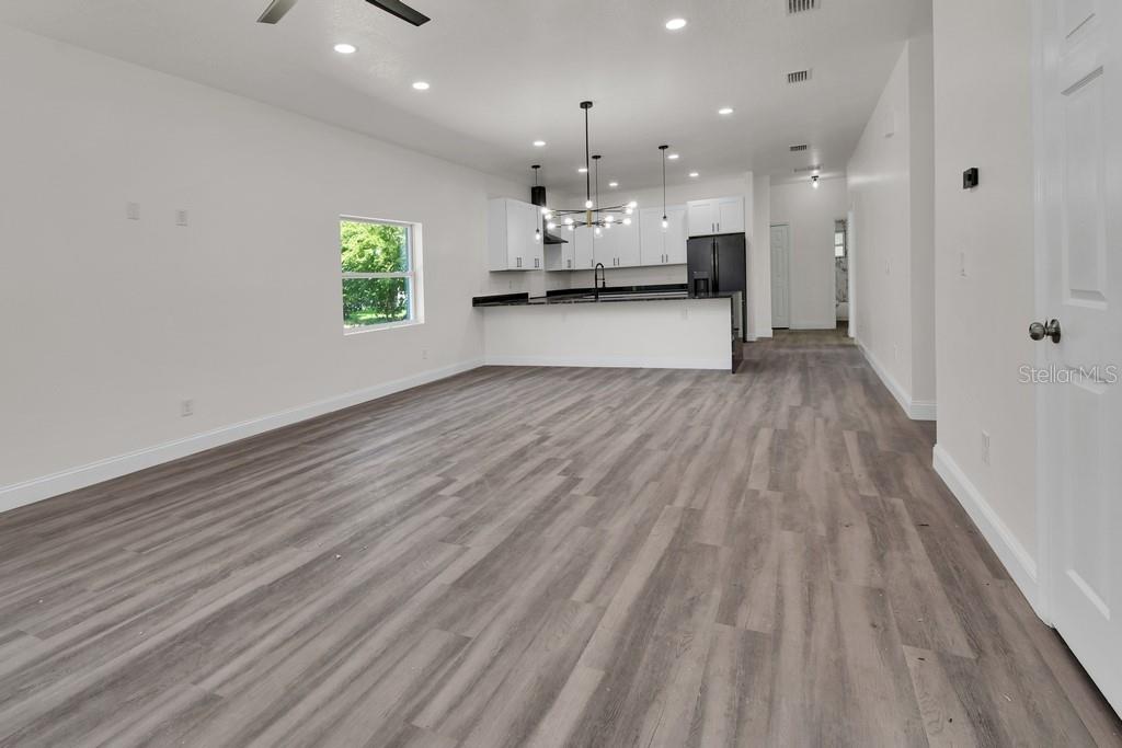 4th image of 558 Wallace St, Daytona Beach, FL 32114 | MLS# V4949507