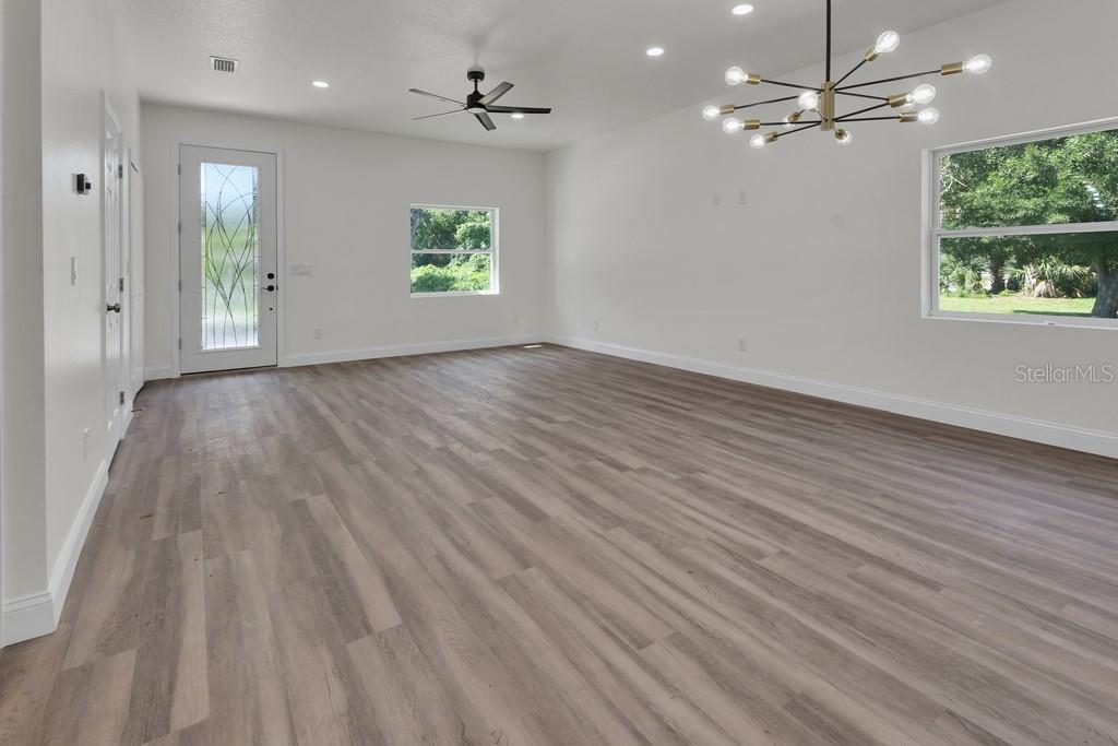 5th image of 558 Wallace St, Daytona Beach, FL 32114 | MLS# V4949507