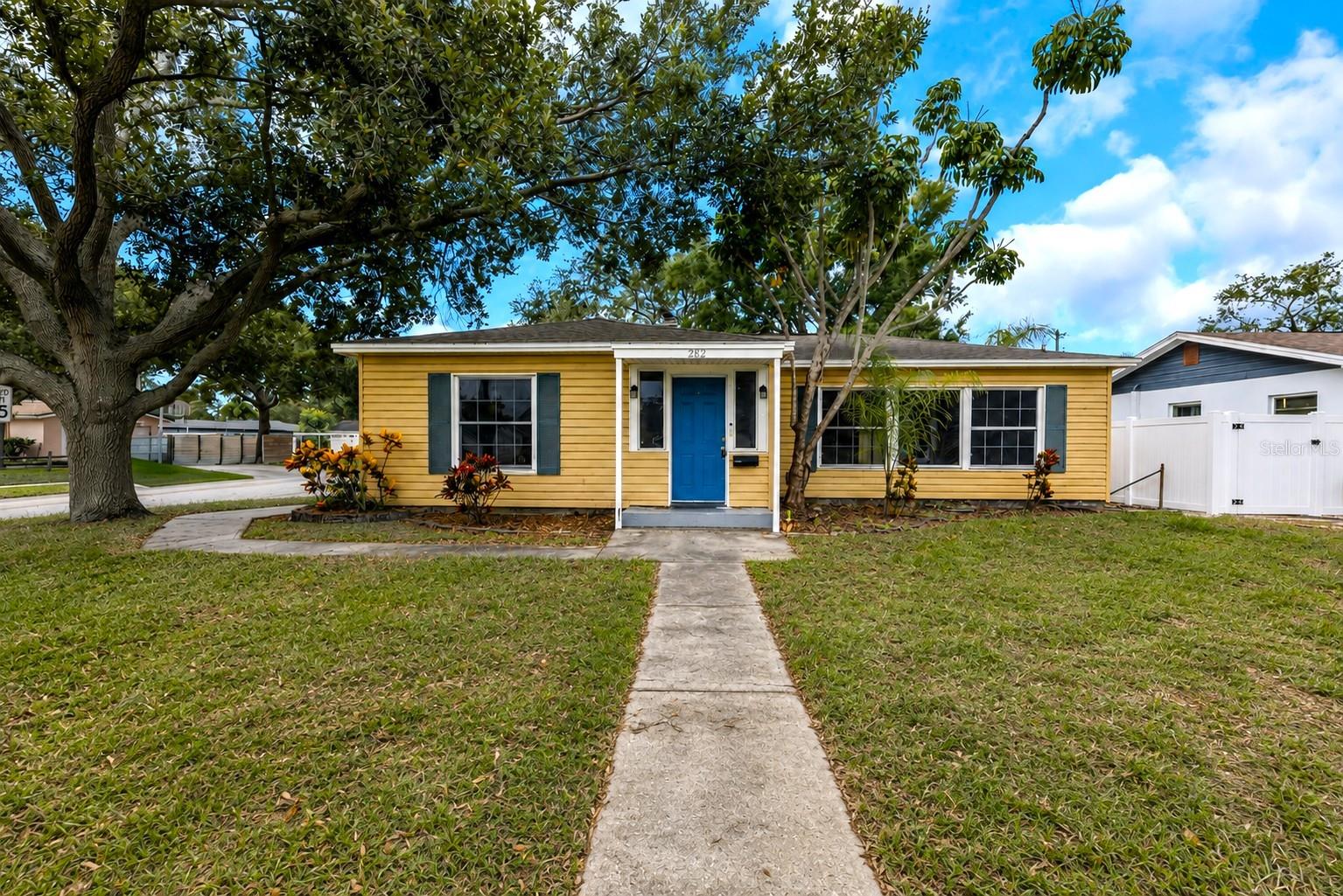 Photo 1 of Single family home for sale at 282 Ne 40th Avenue, Saint Petersburg, FL 33703 | MLS# TB8516497 | Listing updated on 2026-09-02