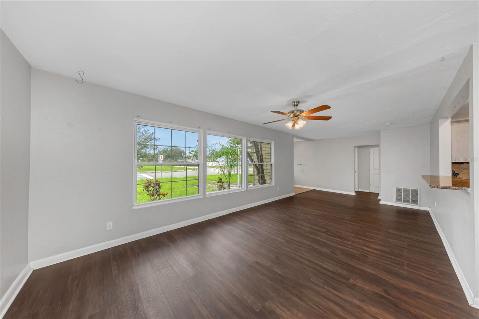 Photo 5 of Single family home for sale at 282 NE 40th Avenue, Saint Petersburg, FL 33703 | MLS# TB8516497 | Listing updated on 2026-09-02
