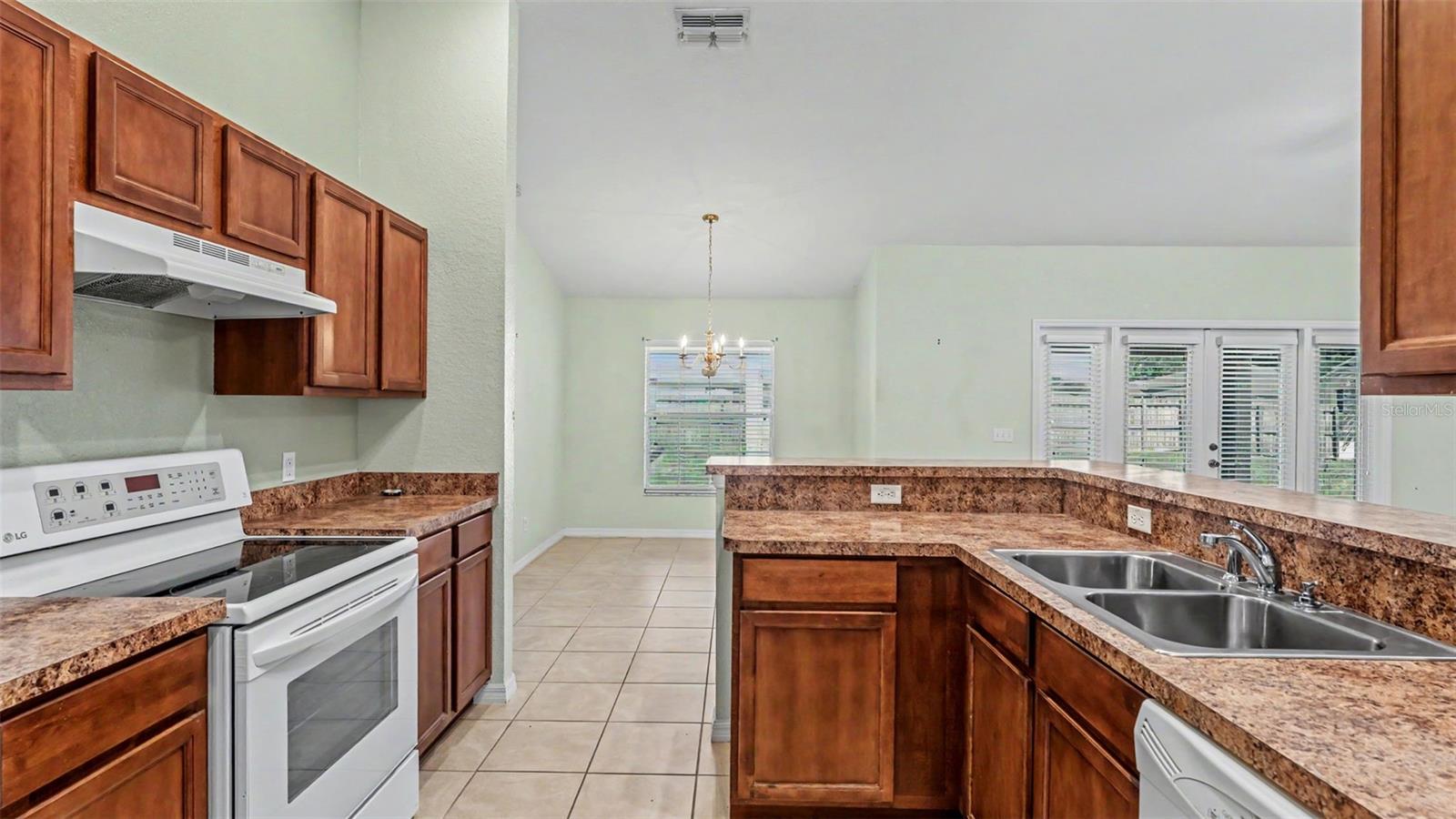 4th image of 265 Majestic Gardens Ln, Winter Haven, FL 33880 | MLS# L4962565