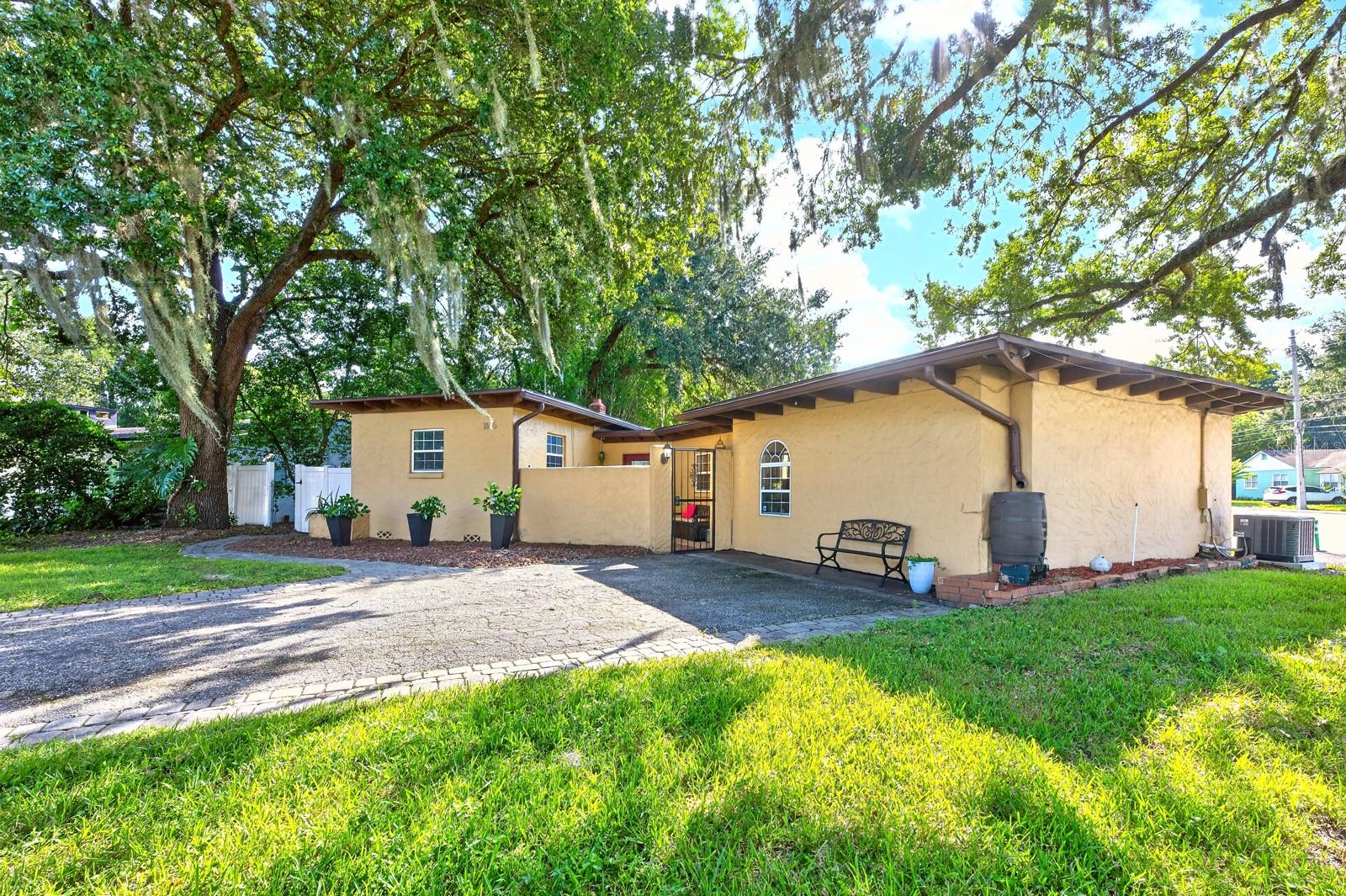 1st image of 1835 Oak Ln, Orlando, FL 32803 | MLS# O6414939