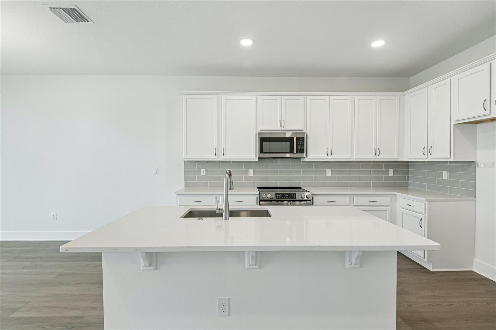 4th image of 31844 Clover Fin Ct, Wesley Chapel, FL 33545 | MLS# TB8517429