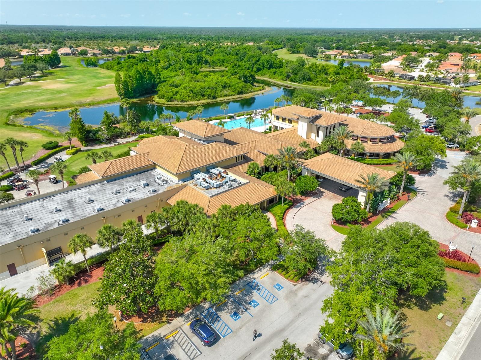 47th image of 1050 Regal Manor Wy, Sun City Center, FL 33573 | MLS# TB8518284