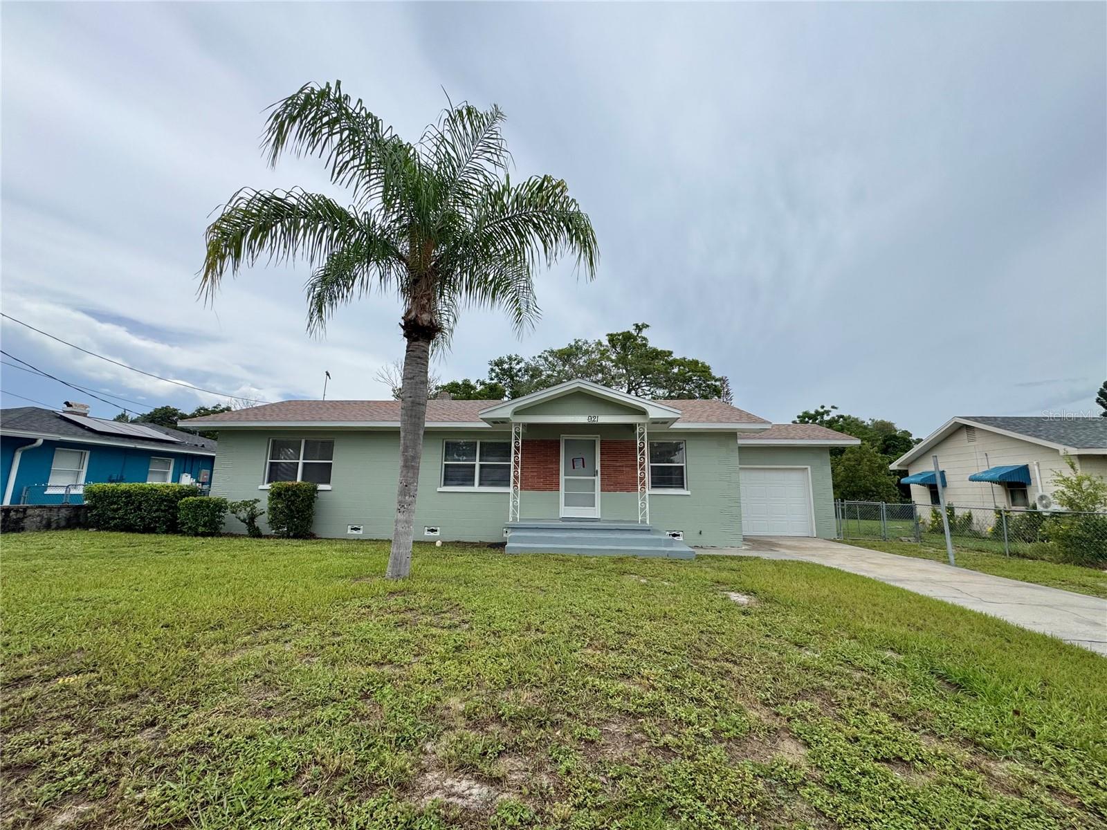 1st image of 921 Avenue E Ne, Winter Haven, FL 33881 | MLS# P4939058