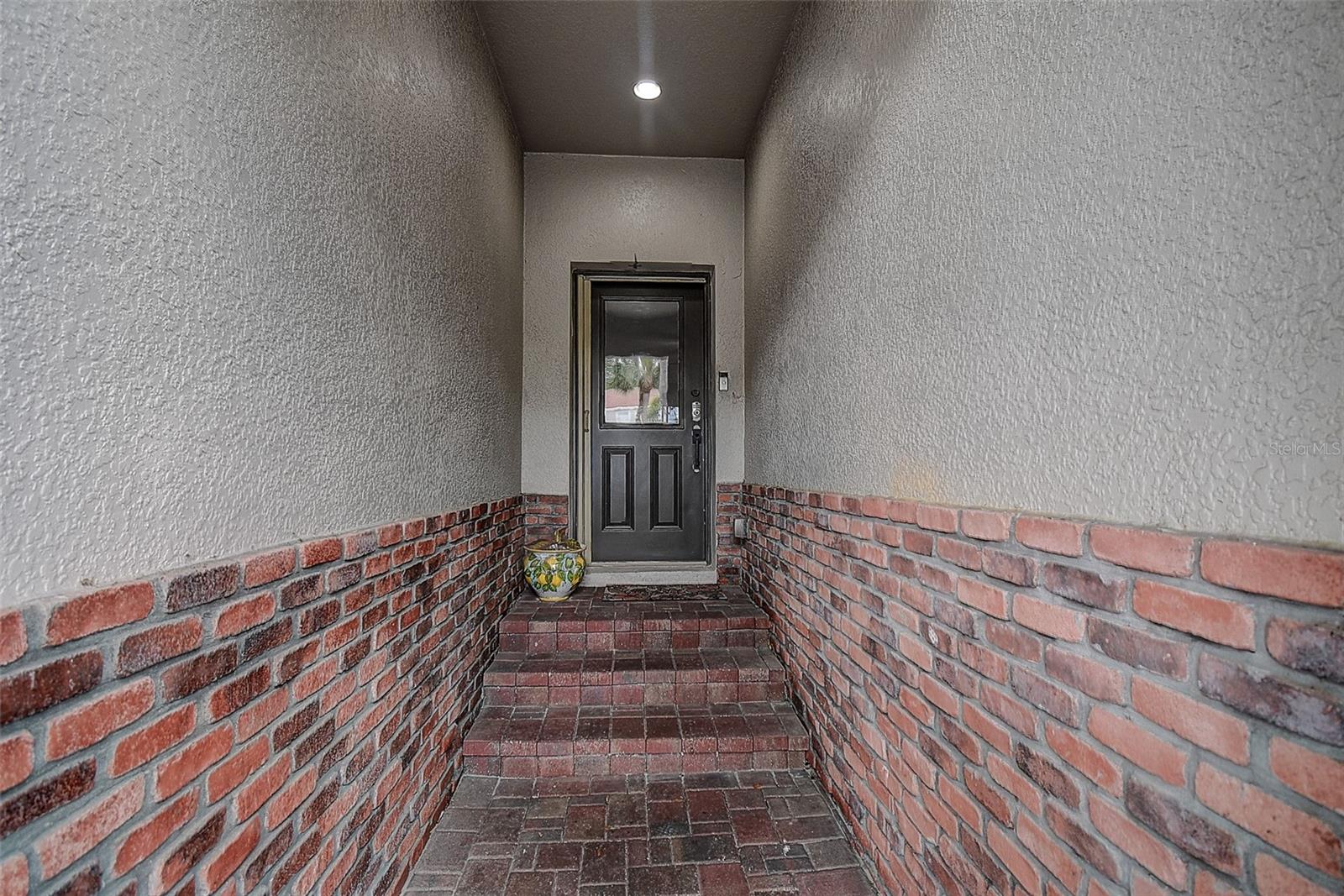3rd image of 1426 Hillview Ln, Tarpon Springs, FL 34689 | MLS# W7886821