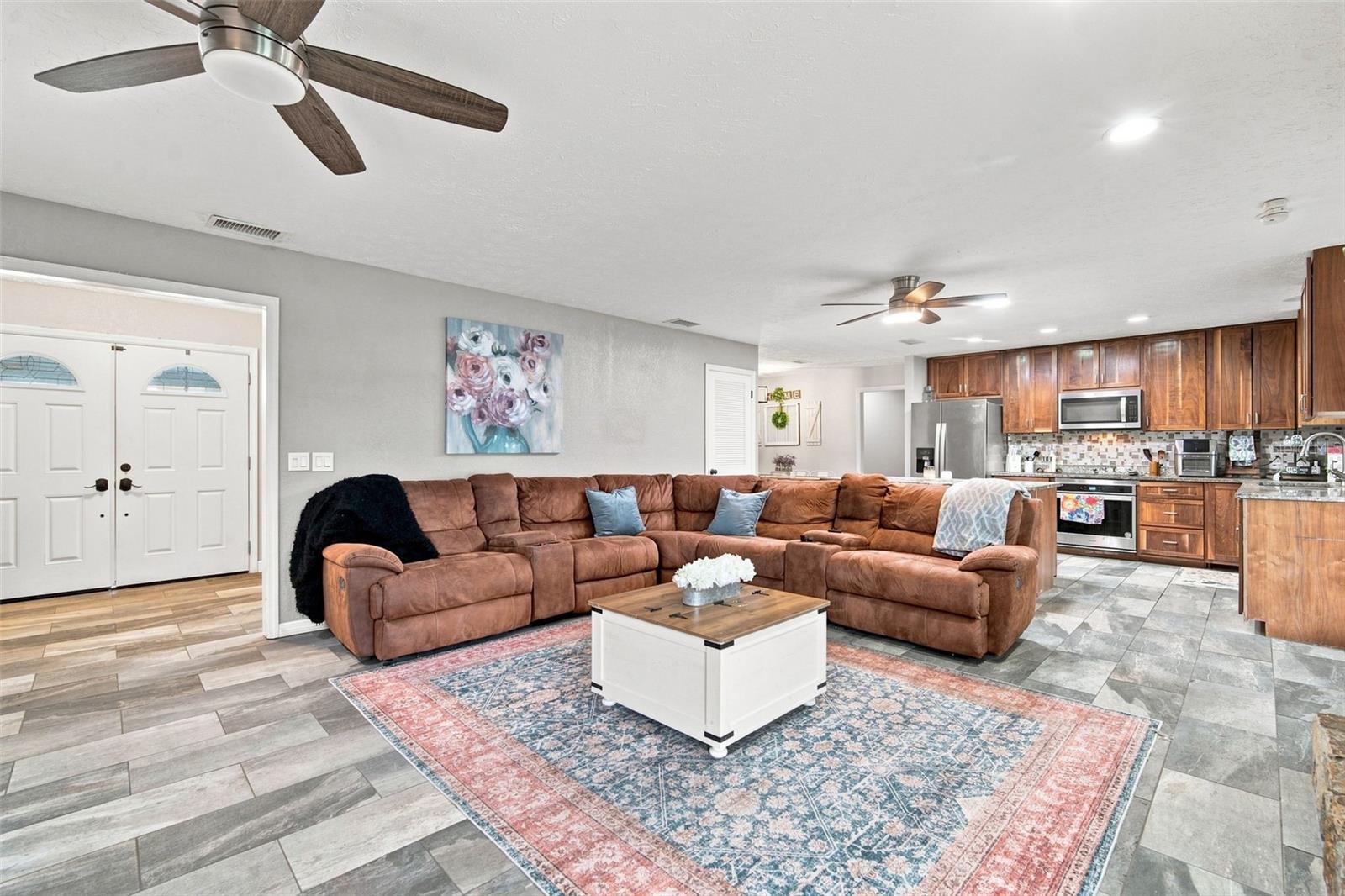 4th image of 2901 Beagle Pl, Seffner, FL 33584 | MLS# TB8520288