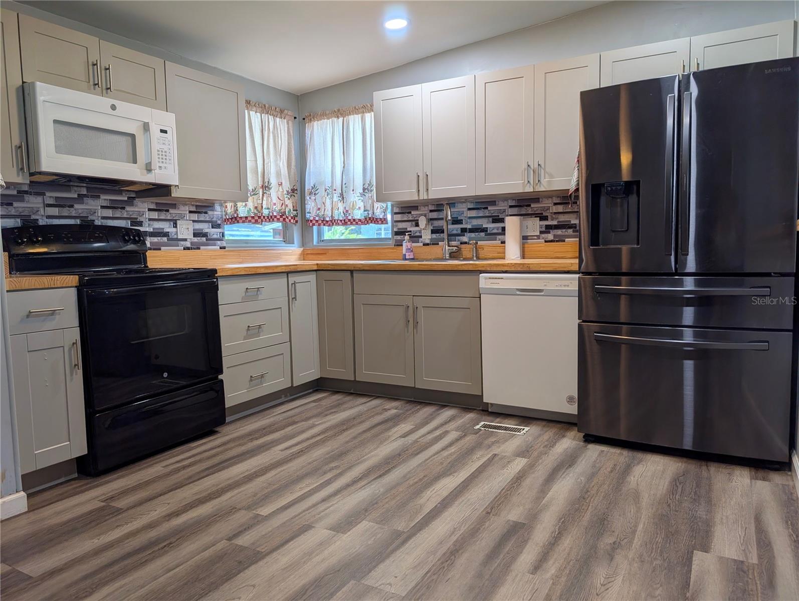 Homes for sale in Largo, FL | 7111 142Nd Ave N #Lot 101, Largo, FL 33771 | MLS# A4697391