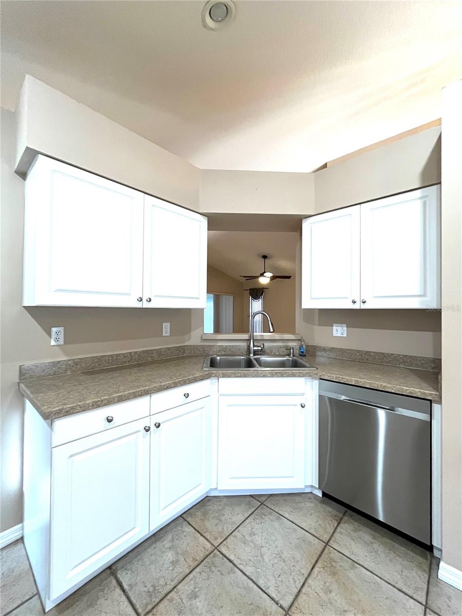 3rd image of 2160 Sunstone Dr, Lakeland, FL 33813 | MLS# L4962952