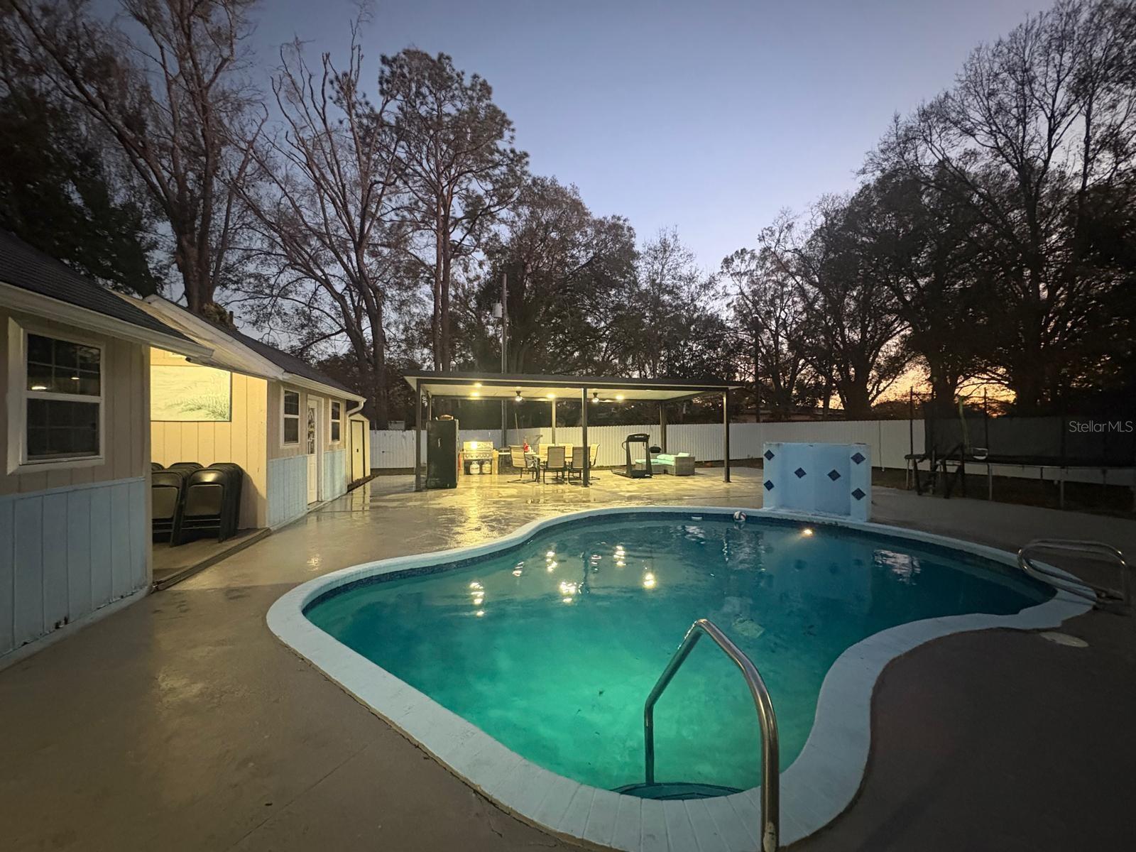 3rd image of 1506 S Oregon Cir, Tampa, FL 33612 | MLS# TB8522102