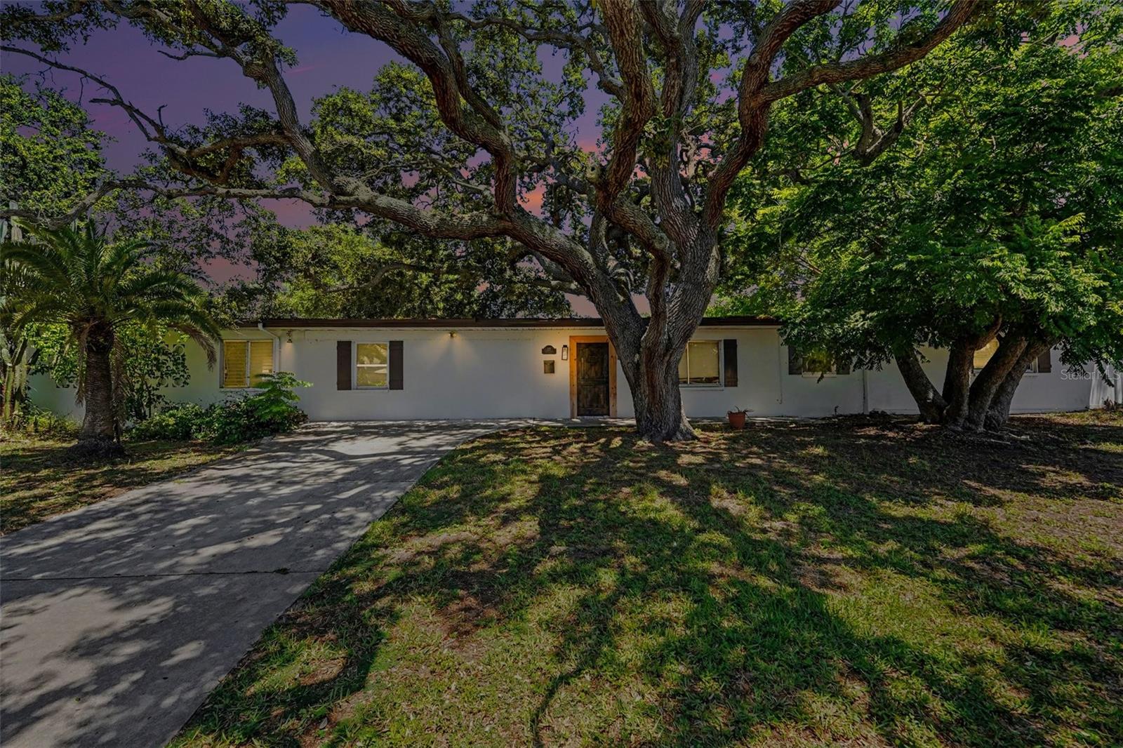 2nd image of 217 Garden Cir, Belleair, FL 33756 | MLS# TB8522431