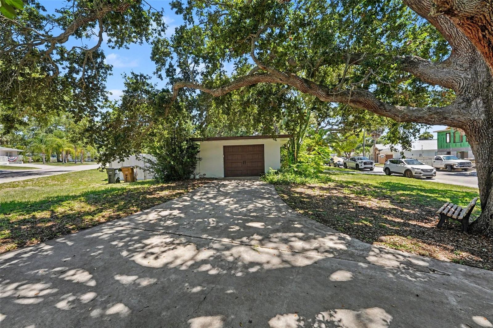 4th image of 217 Garden Cir, Belleair, FL 33756 | MLS# TB8522431