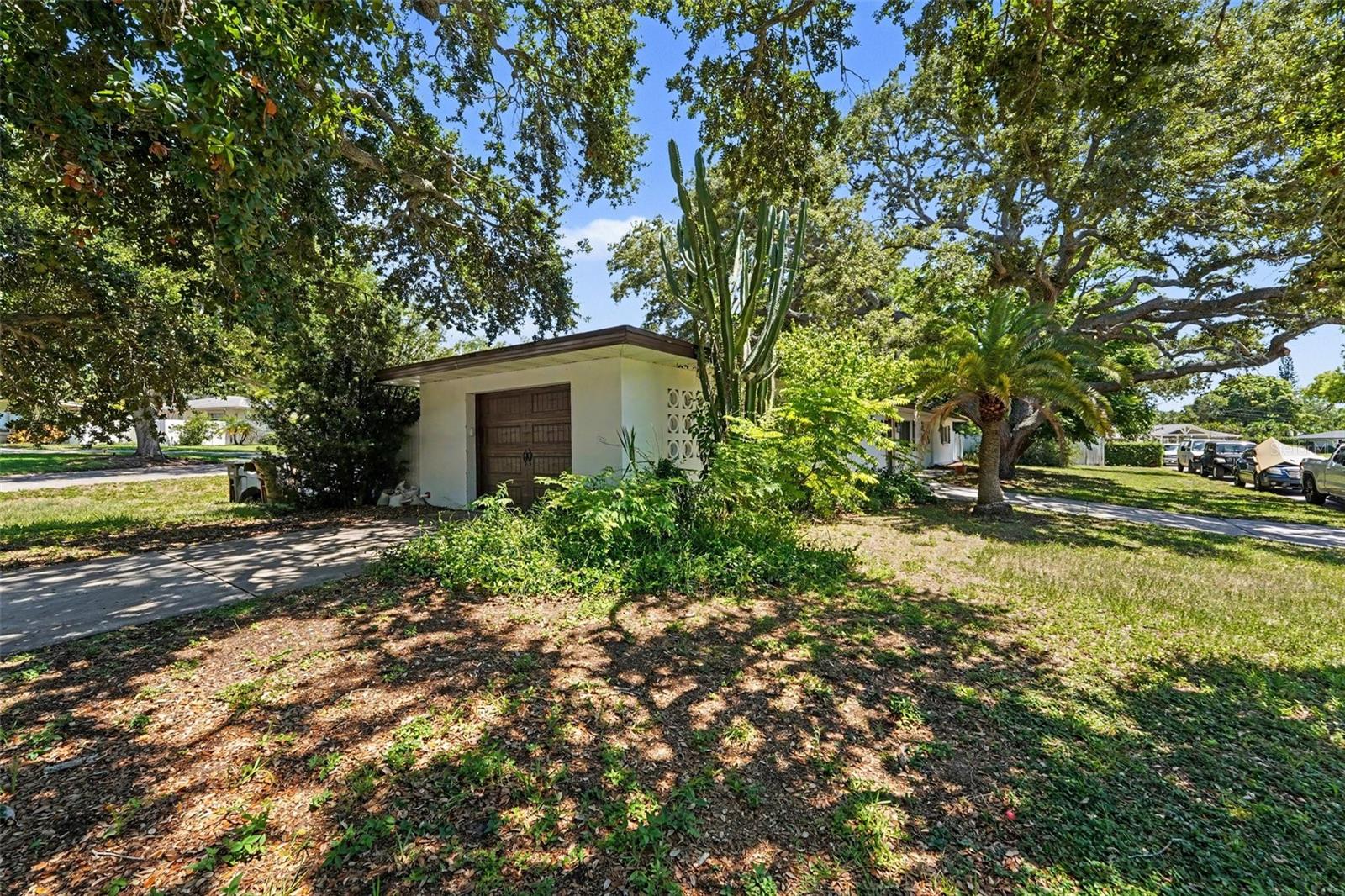 3rd image of 217 Garden Cir, Belleair, FL 33756 | MLS# TB8522431
