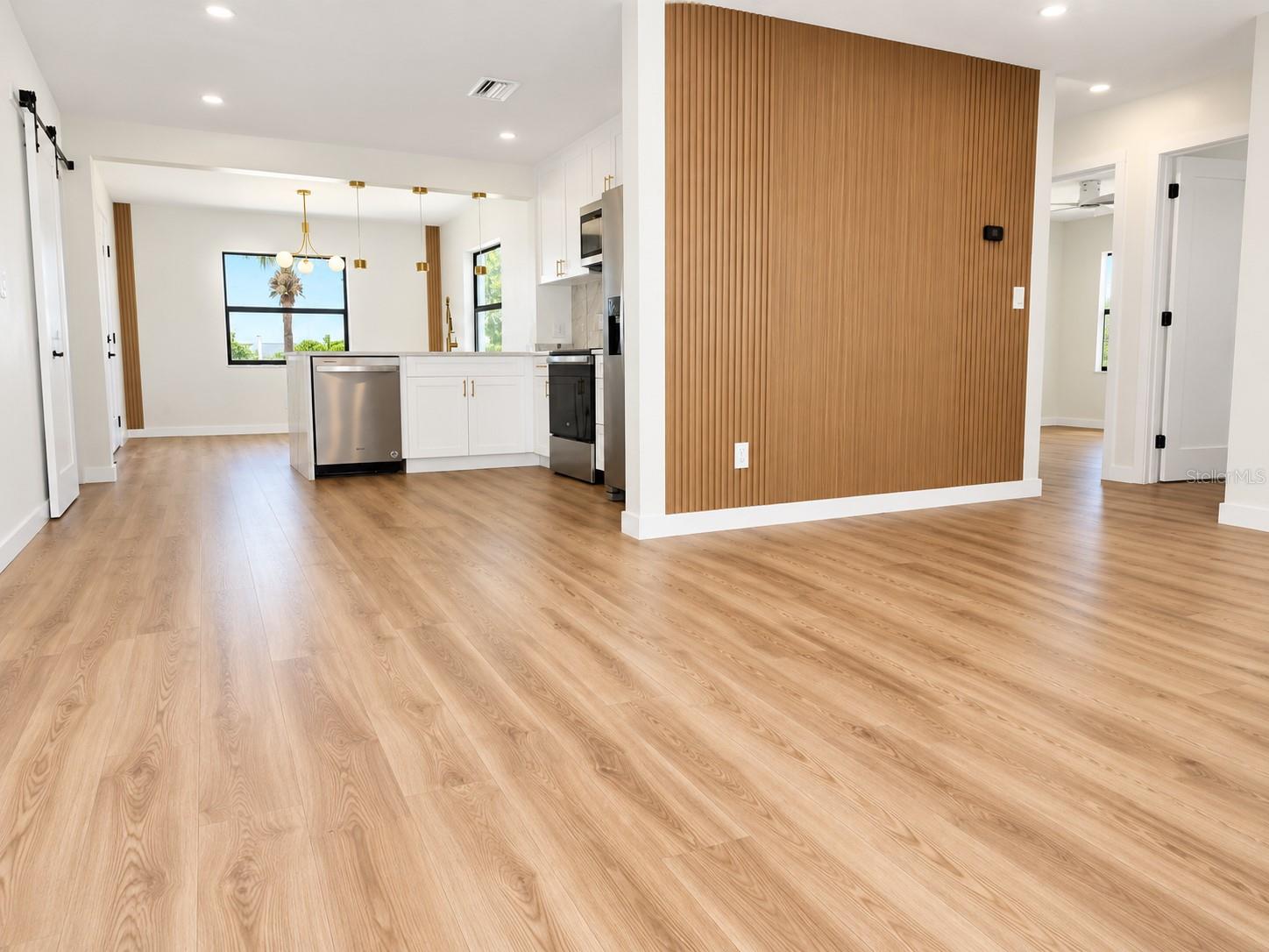 3rd image of 8120 7Th St N, St Petersburg, FL 33702 | MLS# TB8523073