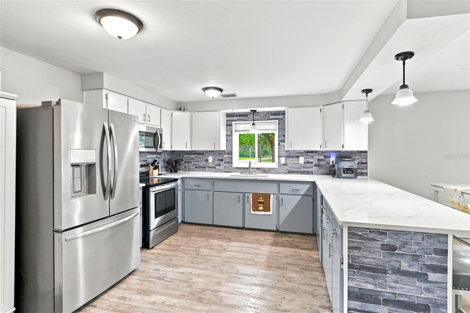 3rd image of 1518 Dickens Rd, Lake Wales, FL 33898 | MLS# O6419895