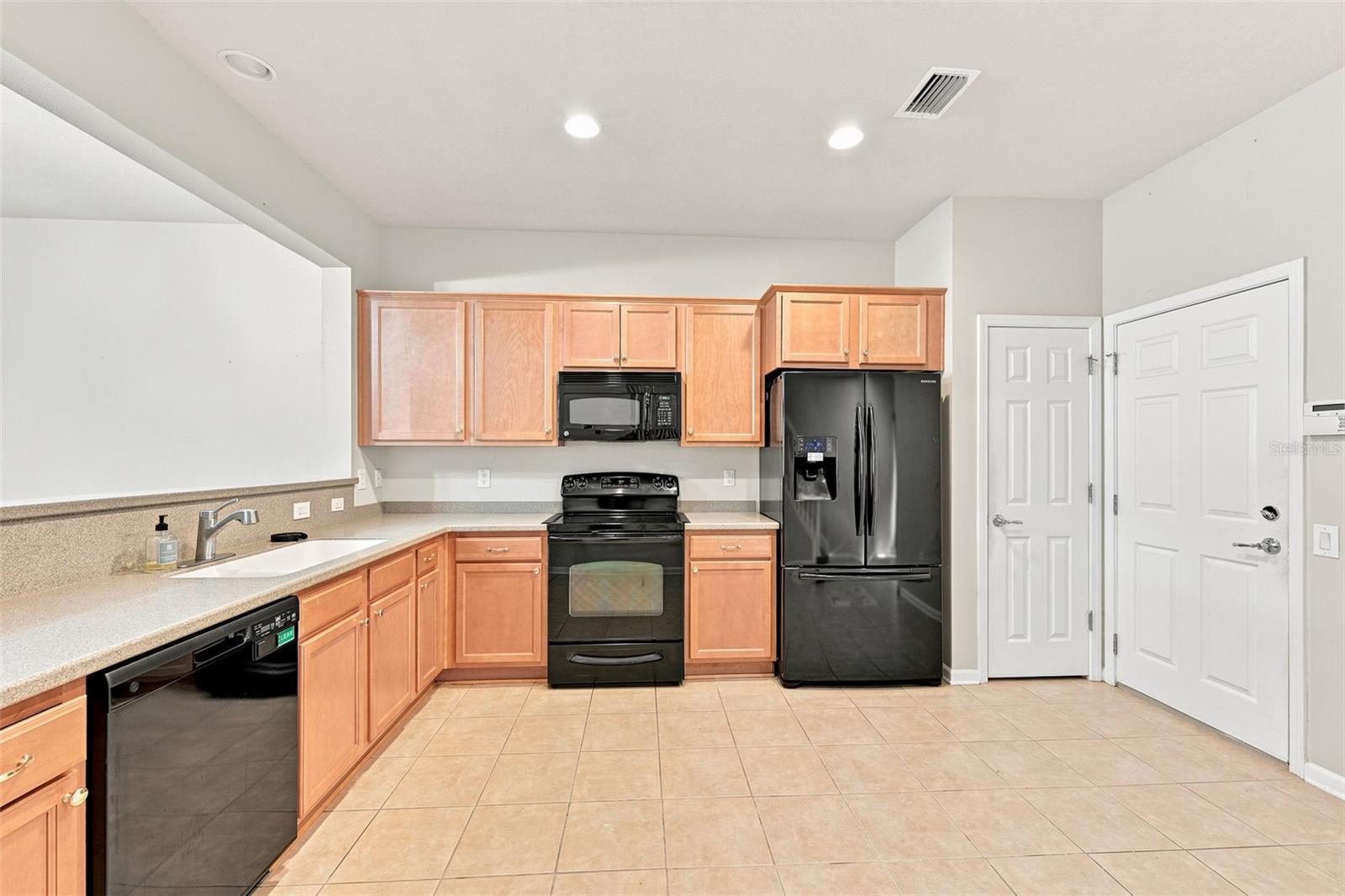 3rd image of 2109 Wild Grape Pl, Riverview, FL 33578 | MLS# TB8523152