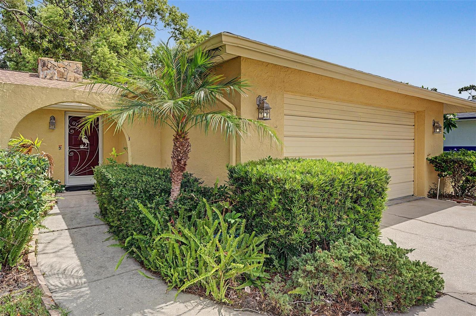 3rd image of 1100 Persimmon Dr, Palm Harbor, FL 34683 | MLS# TB8523875