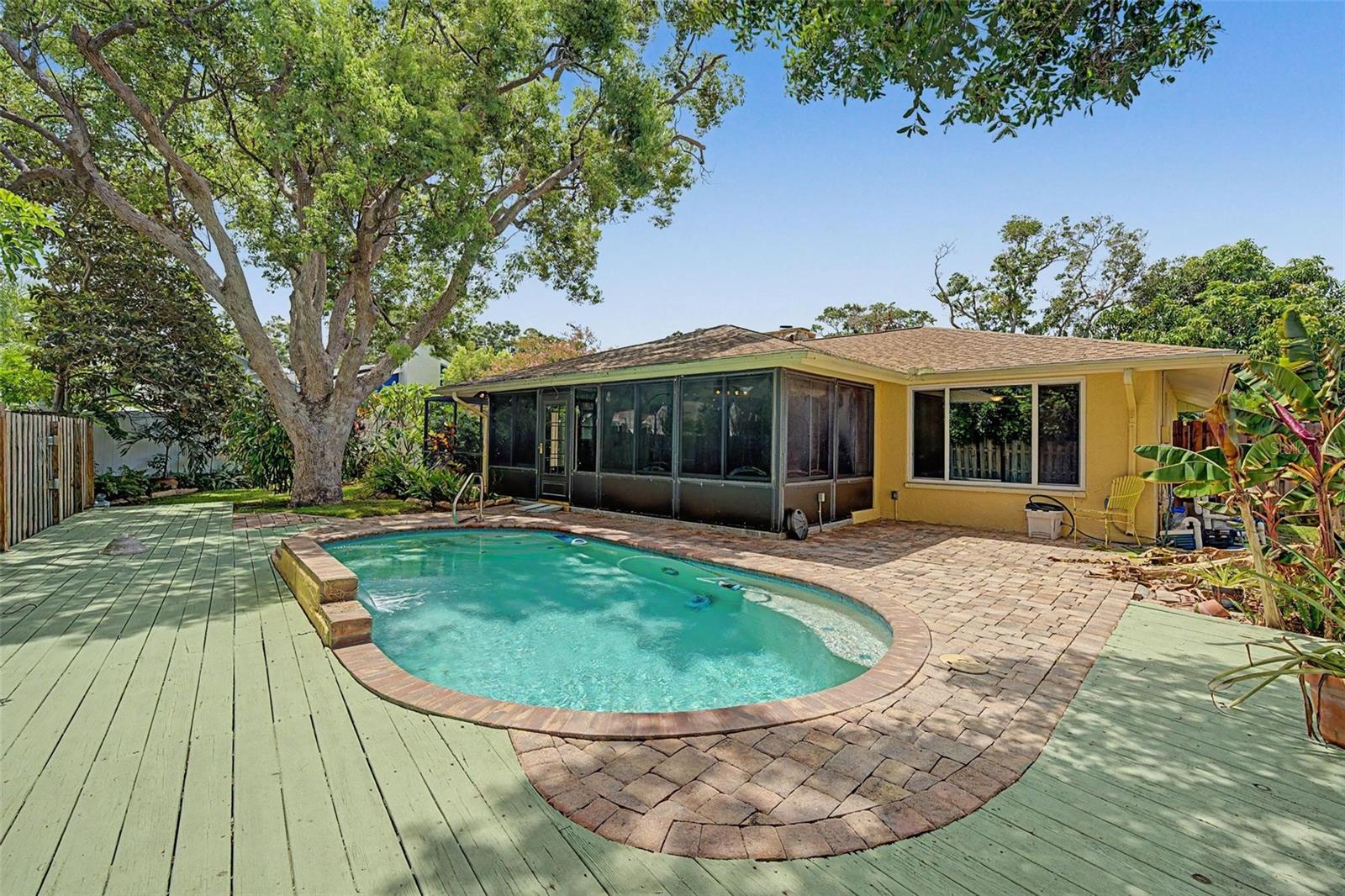 2nd image of 1100 Persimmon Dr, Palm Harbor, FL 34683 | MLS# TB8523875