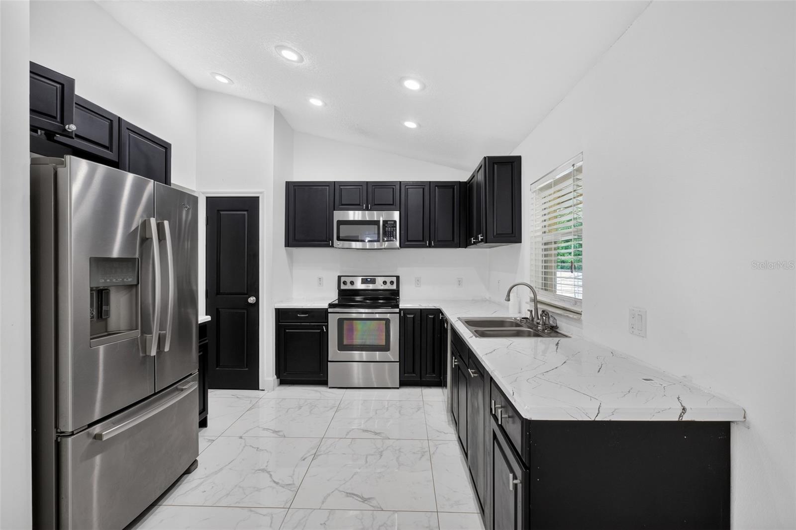 4th image of 1865 15Th St, Orange City, FL 32763 | MLS# R4911530