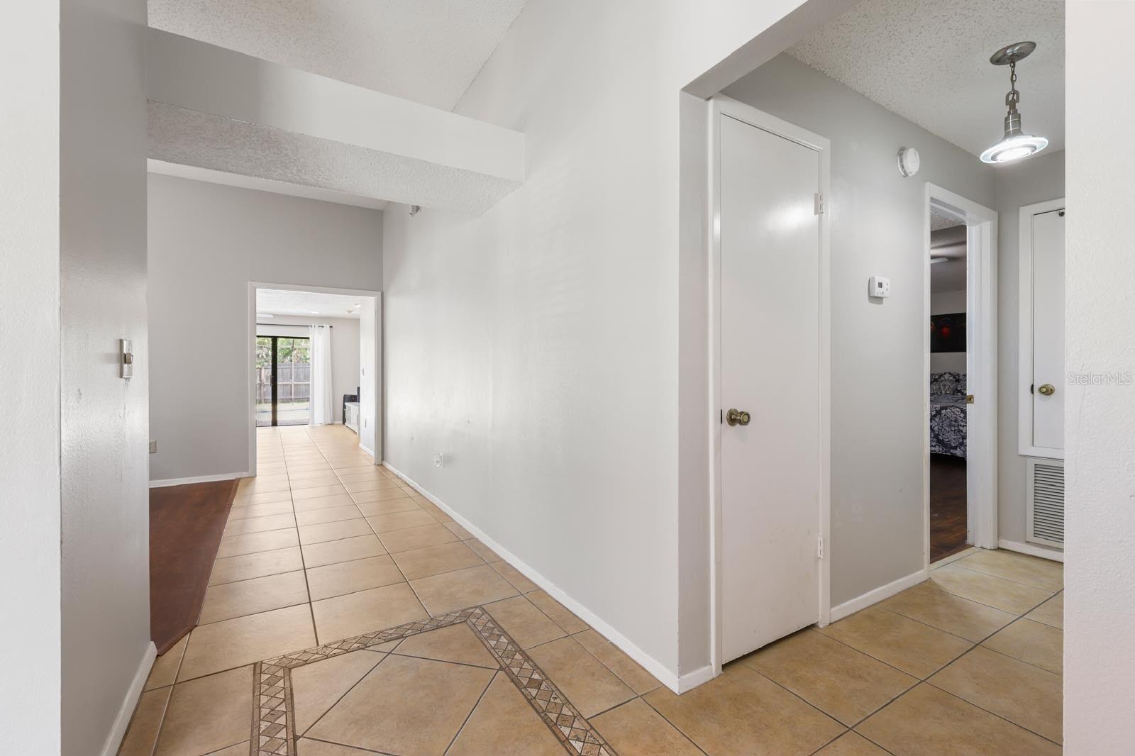 4th image of 1912 Firethorn Ct, Brandon, FL 33511 | MLS# TB8524906