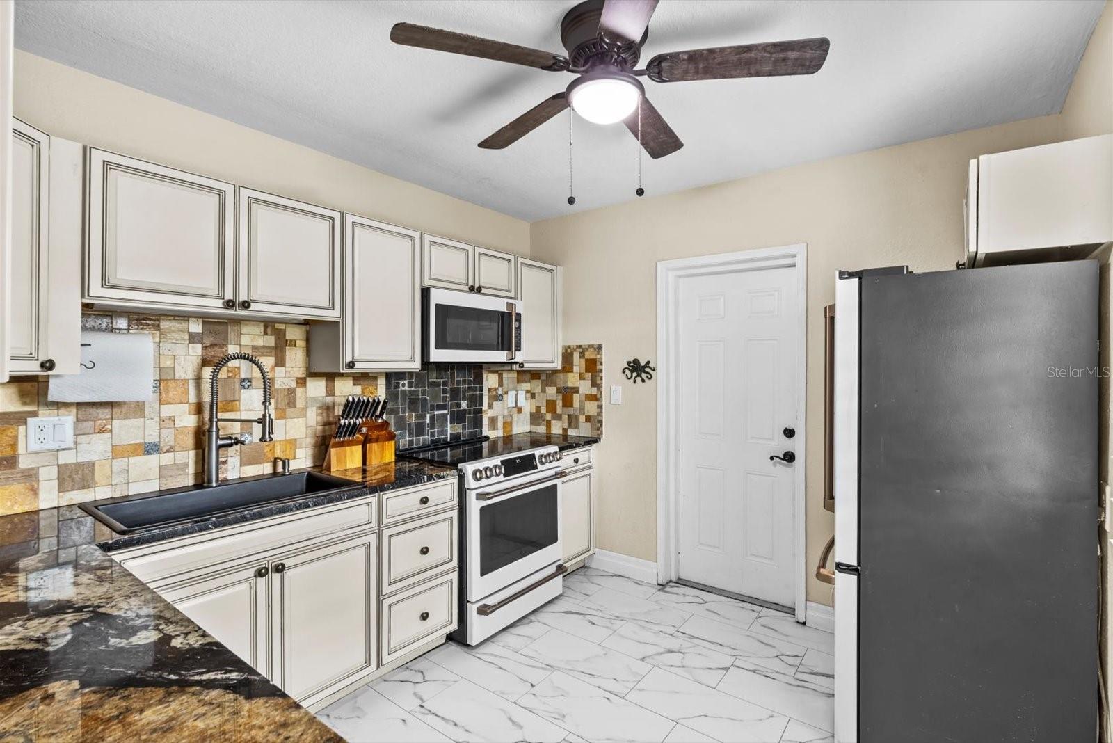4th image of 301 Granada St, Fort Pierce, FL 34949 | MLS# O6421733