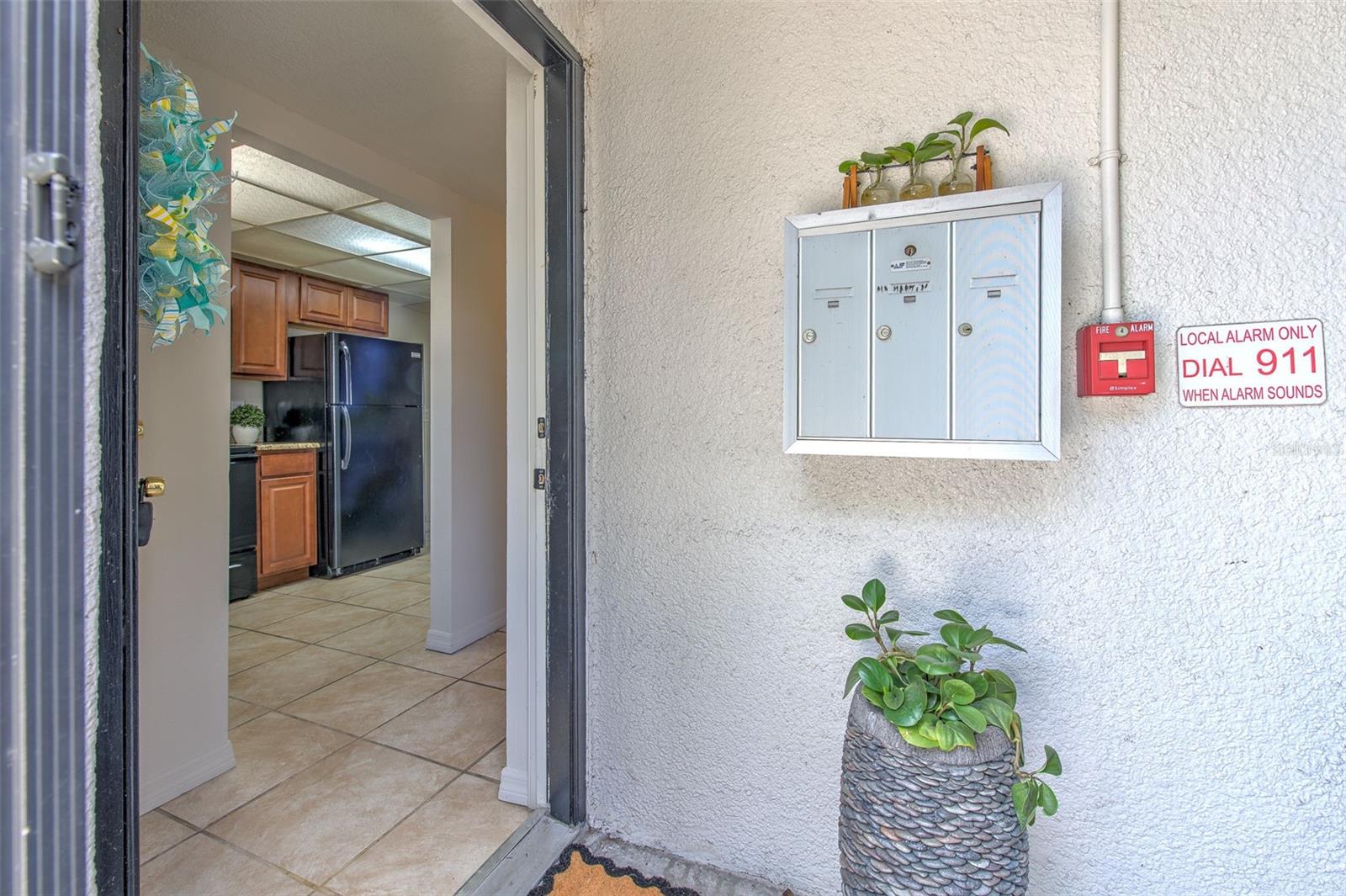 3rd image of 711 Russell Ln, BRANDON, FL 33510