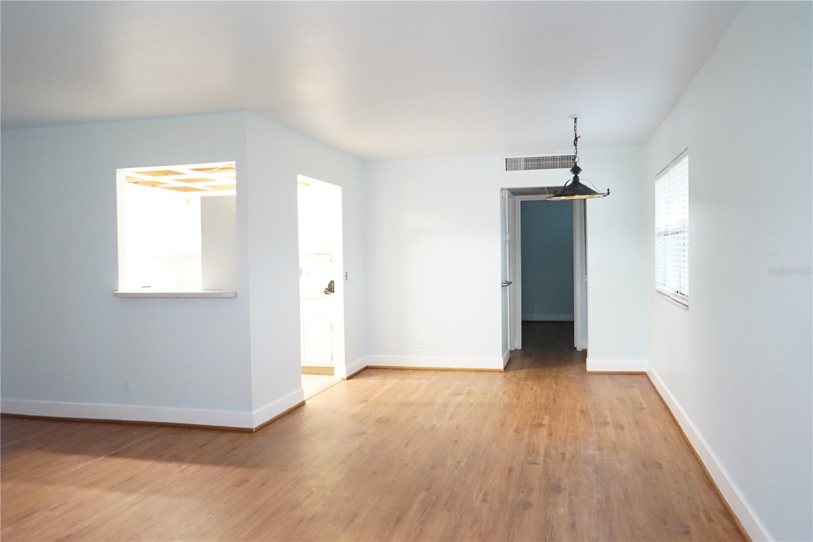 4th image of 201 Bedford Ln, SUN CITY CENTER, FL 33573