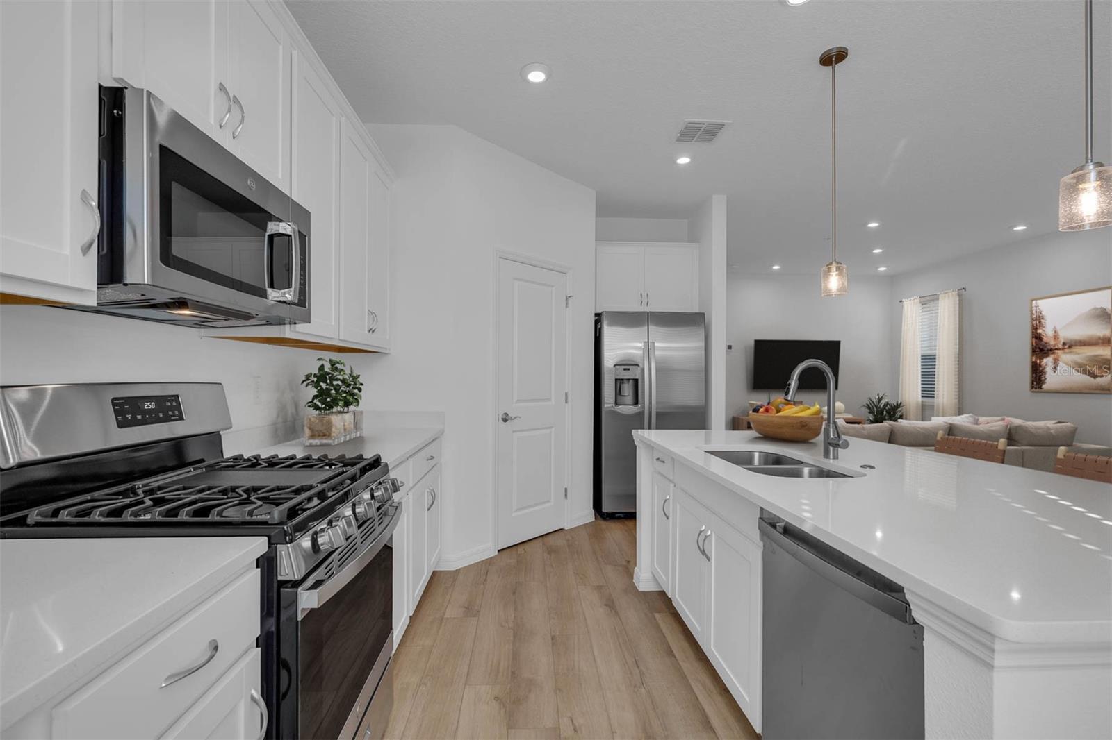 3rd image of 33212 Contentment Wy, Wesley Chapel, FL 33543 | MLS# TB8525647