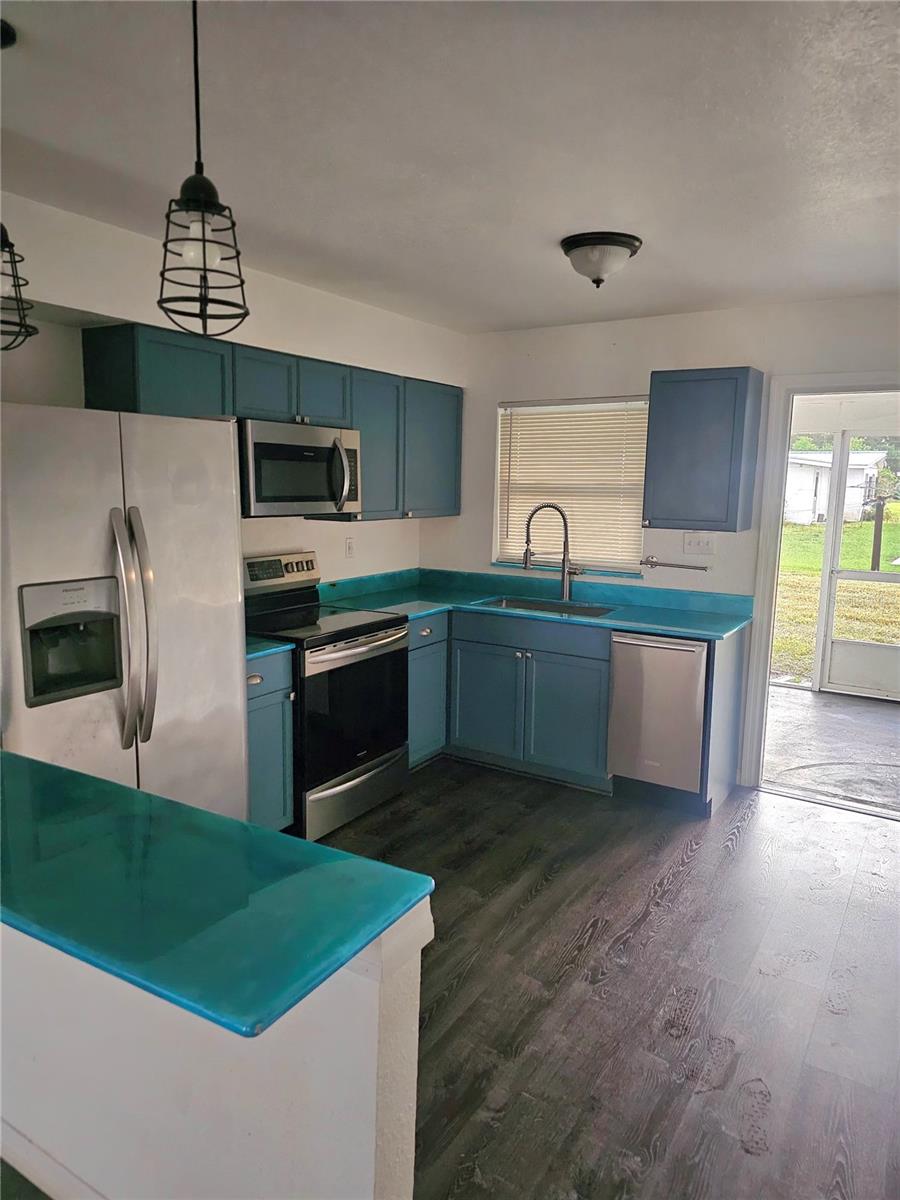 3rd image of 1167 Memorial Dr, Avon Park, FL 33825 | MLS# TB8526085