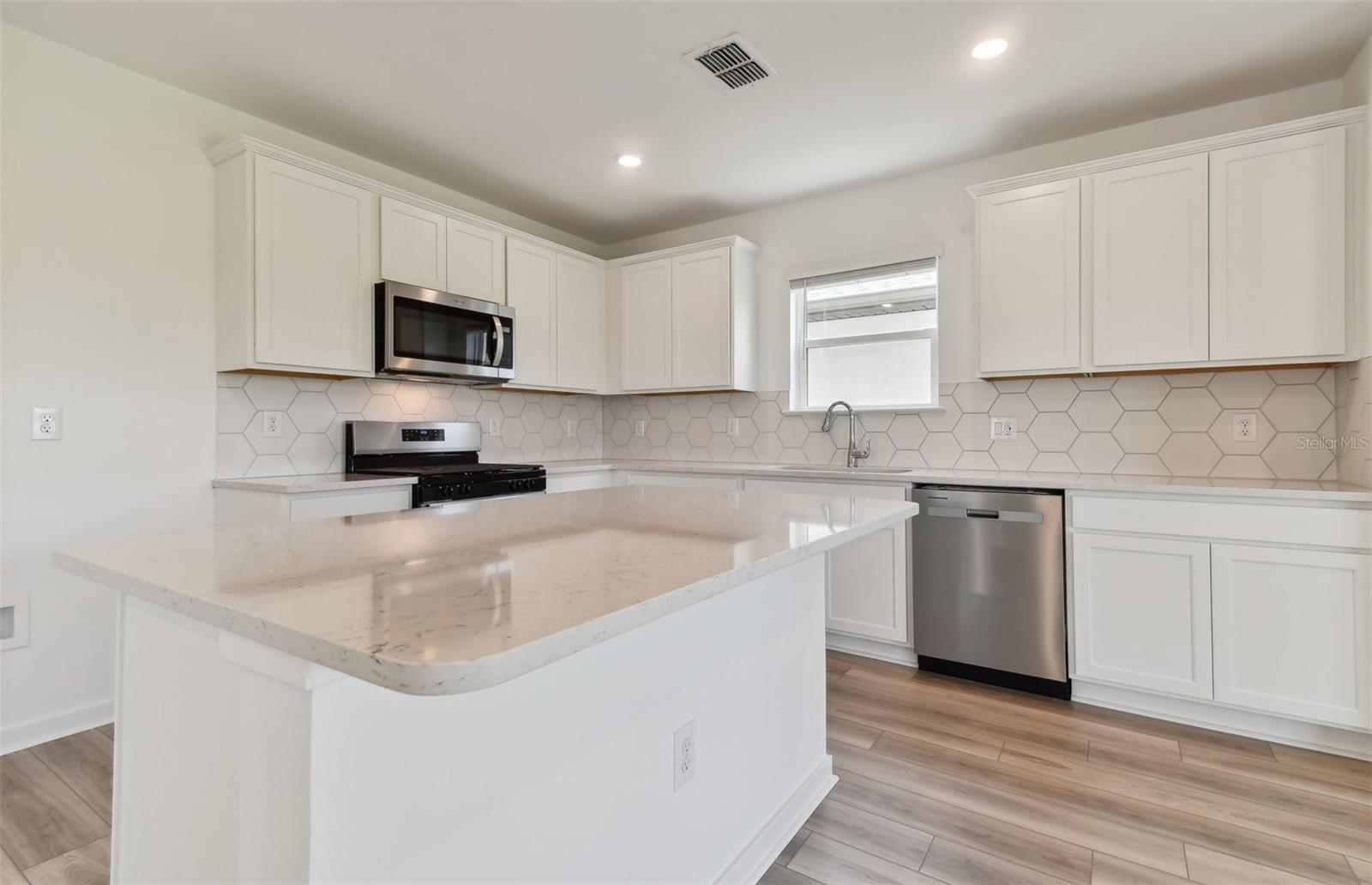 4th image of 33239 Binding Ties Ln, Wesley Chapel, FL 33545 | MLS# TB8526202