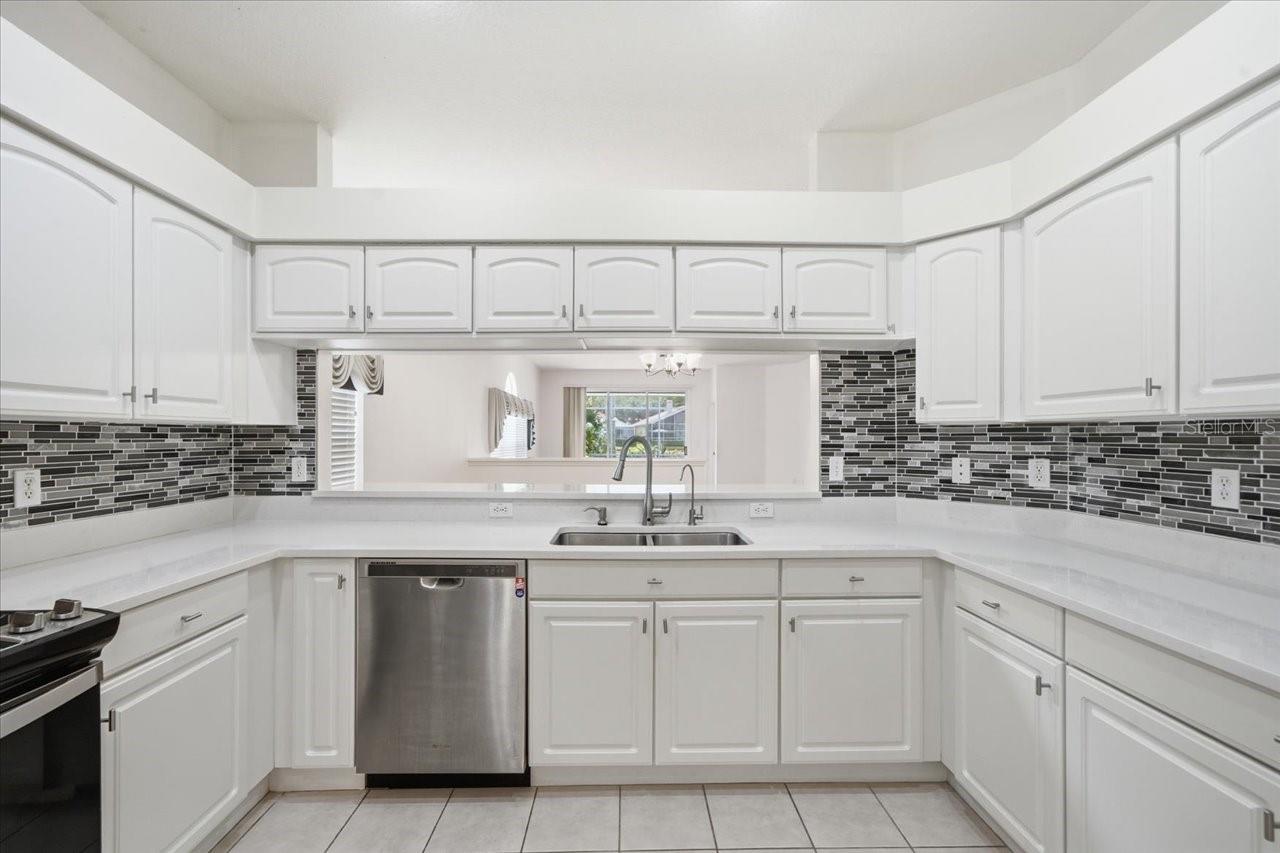 2nd image of 1333 Lindenwood Dr, Tarpon Springs, FL 34688 | MLS# TB8526538