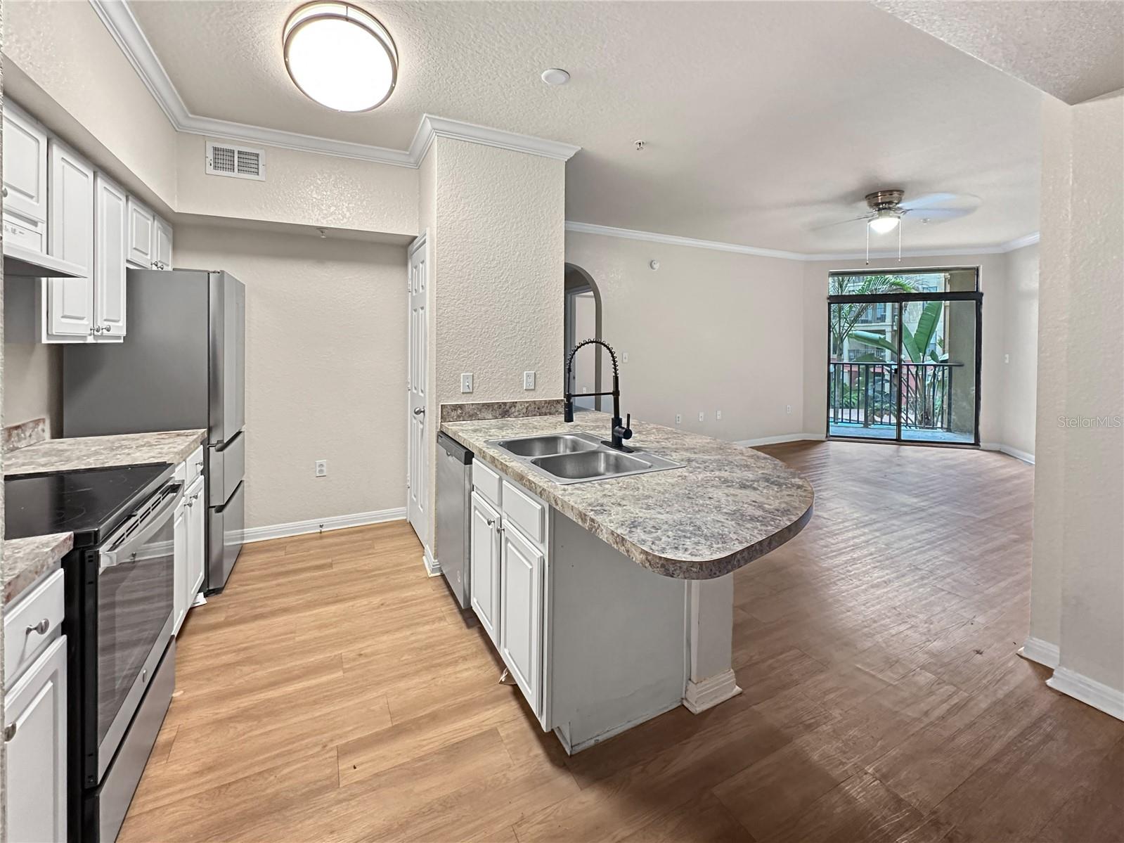 3rd image of 911 N Orange Ave, Orlando, FL 32801