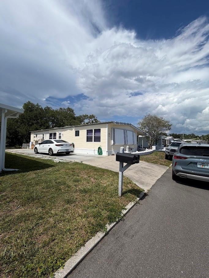 2nd image of 833 Jolanda Cir, Venice, FL 34285 | MLS# TB8527240