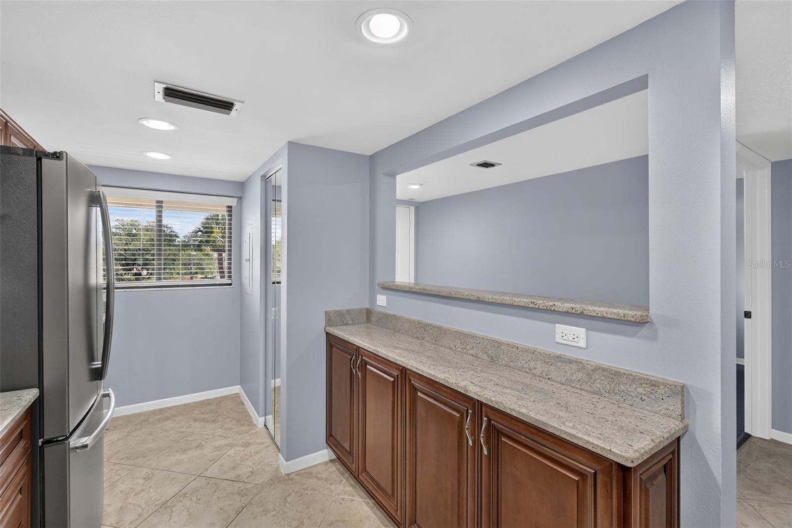 4th image of 1724 Golfview Dr, Tarpon Springs, FL 34689 | MLS# O6423585