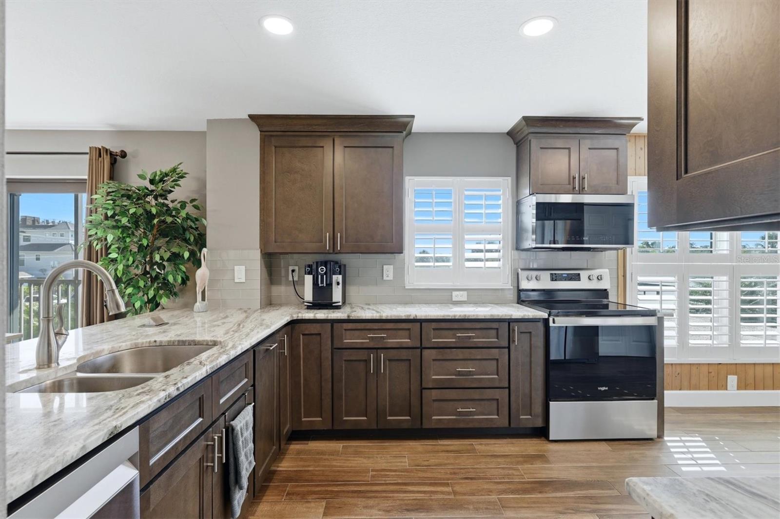 2nd image of 1001 Benjamin Franklin Dr, Sarasota, FL 34236