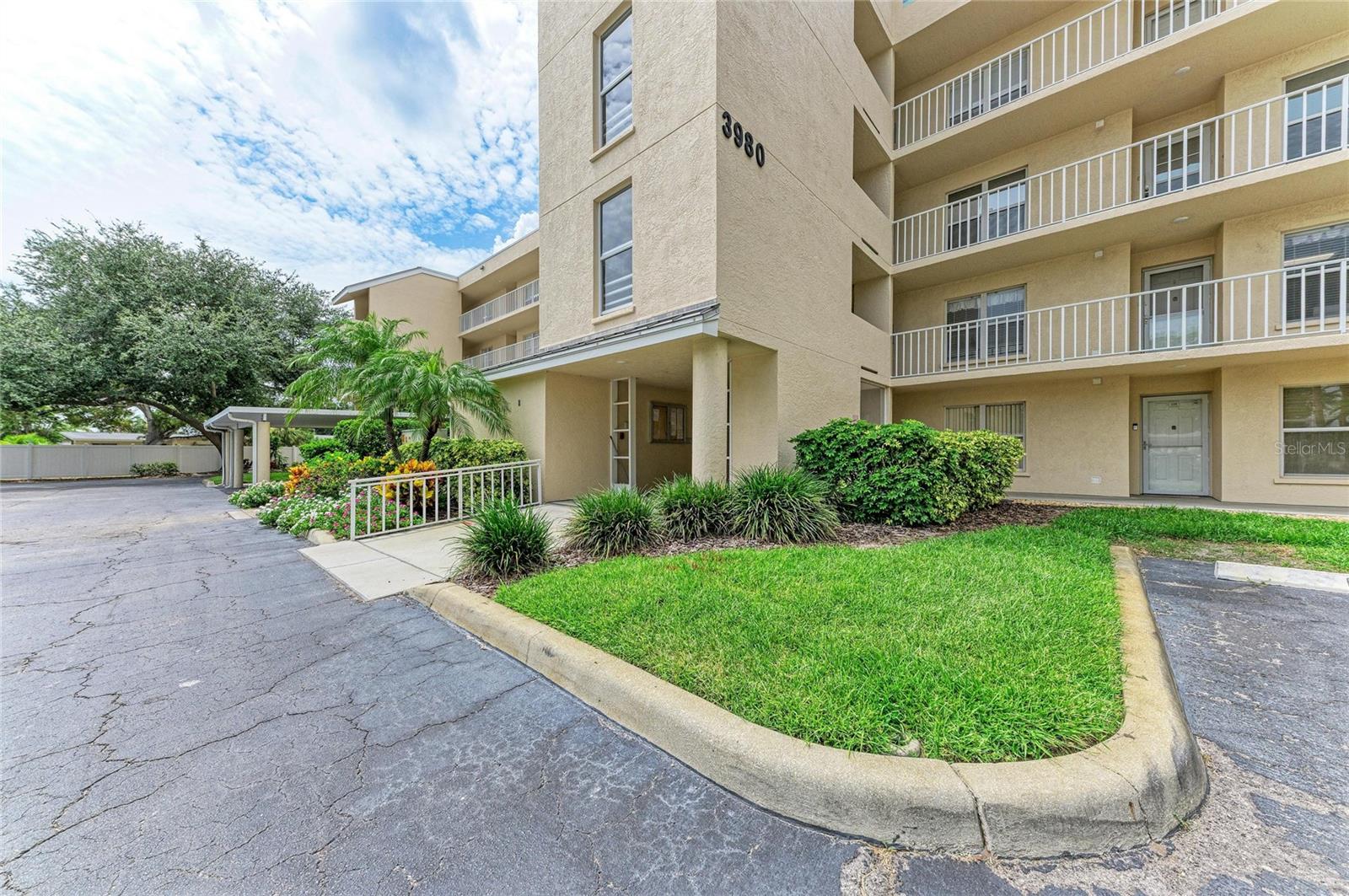 2nd image of 3980 Ironwood Cir #301, Bradenton, FL 34209 | MLS# A4699628